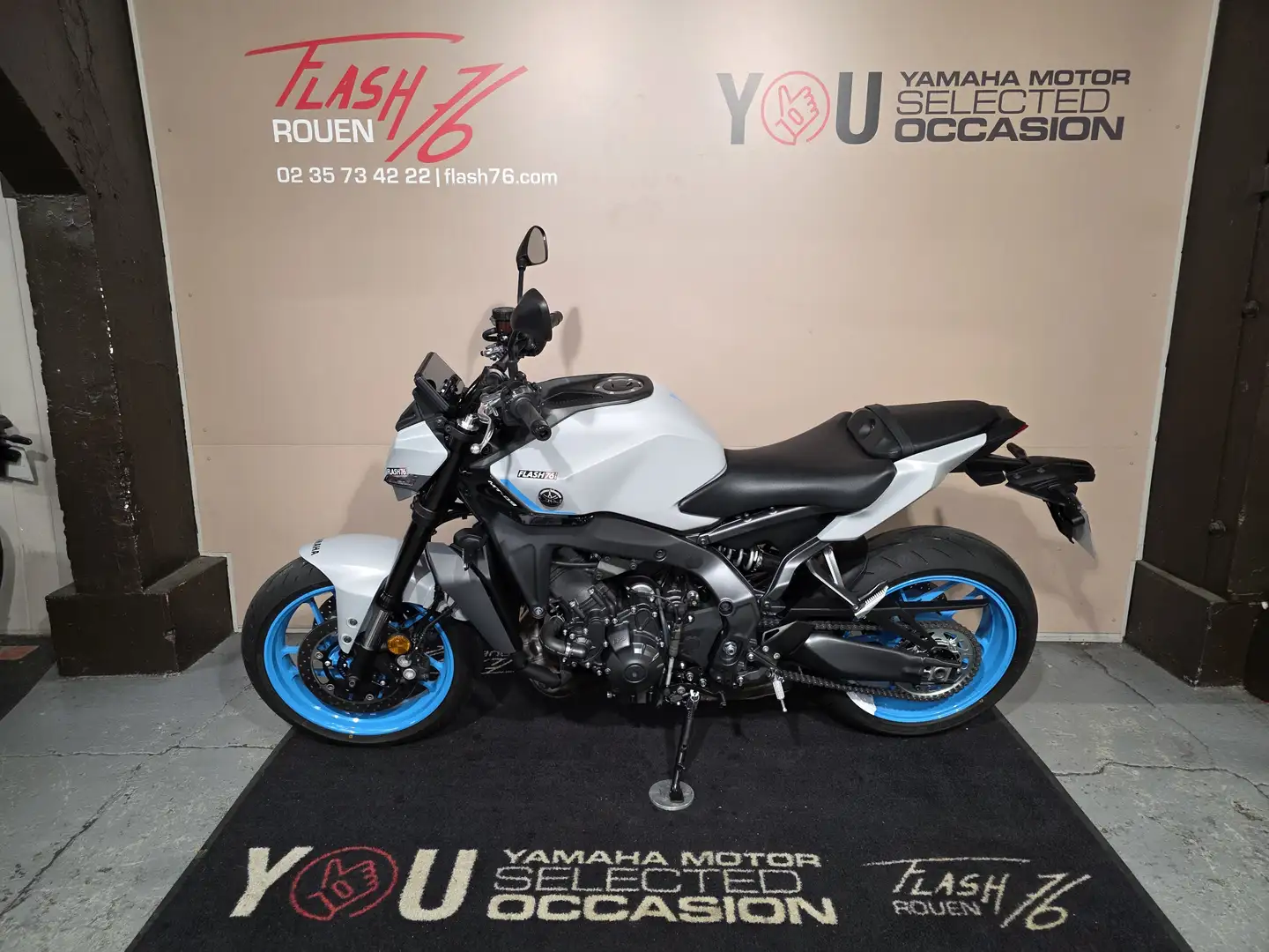 Yamaha MT-09 Gris - 2