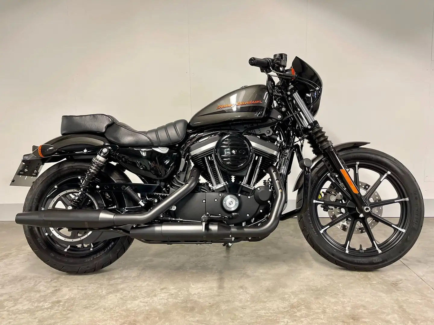 Harley-Davidson Sportster XL 883 XL883N IRON Silber - 1