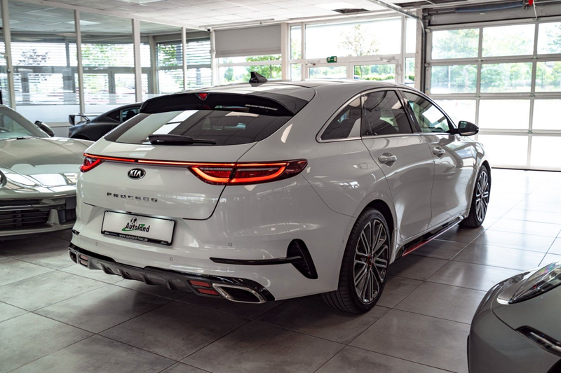 Kia ProCeed / pro_cee'd GT*CAM*PANO*CARBON*TOP* — photo 7