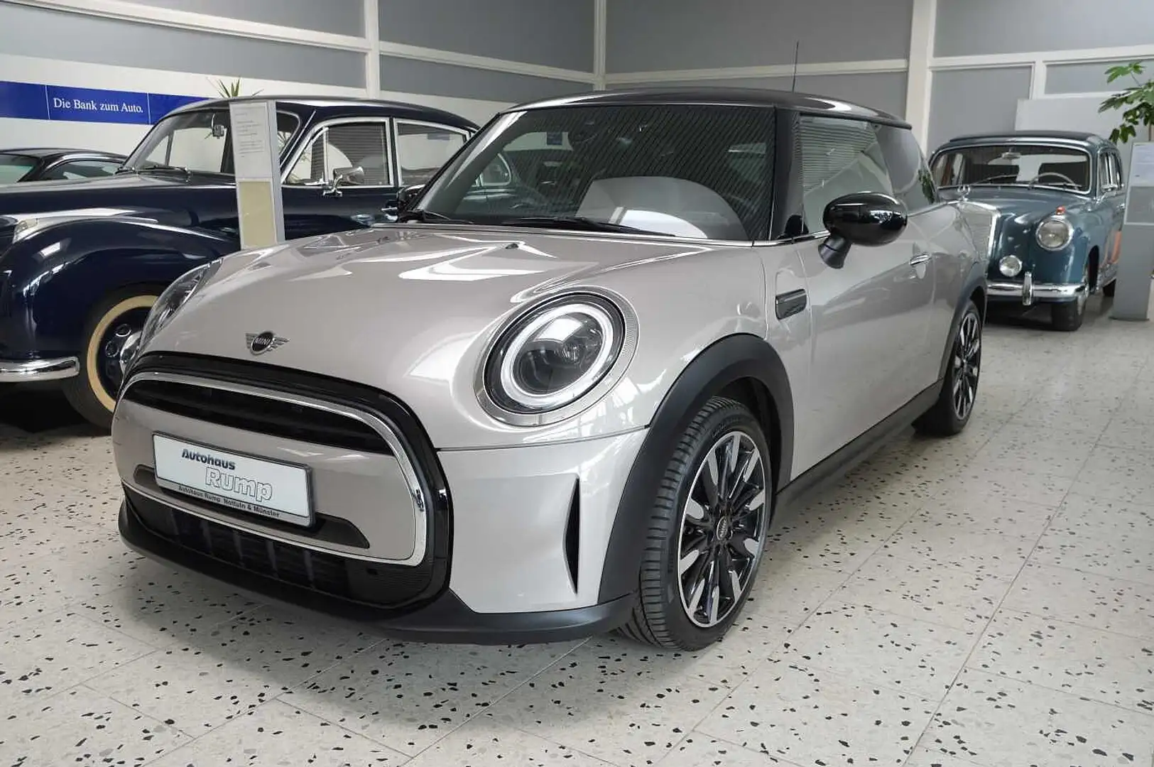 MINI 3-TÜRER Cooper Aut. Classic Trim Gris - 1