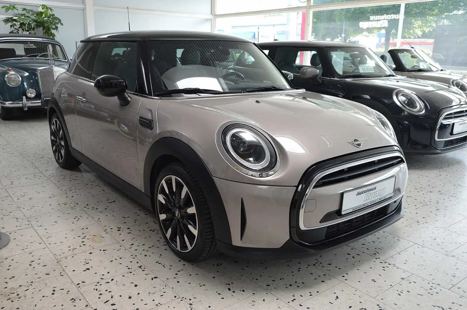 MINI 3-TÜRER Cooper Automatik Classic Trim Grau - 2