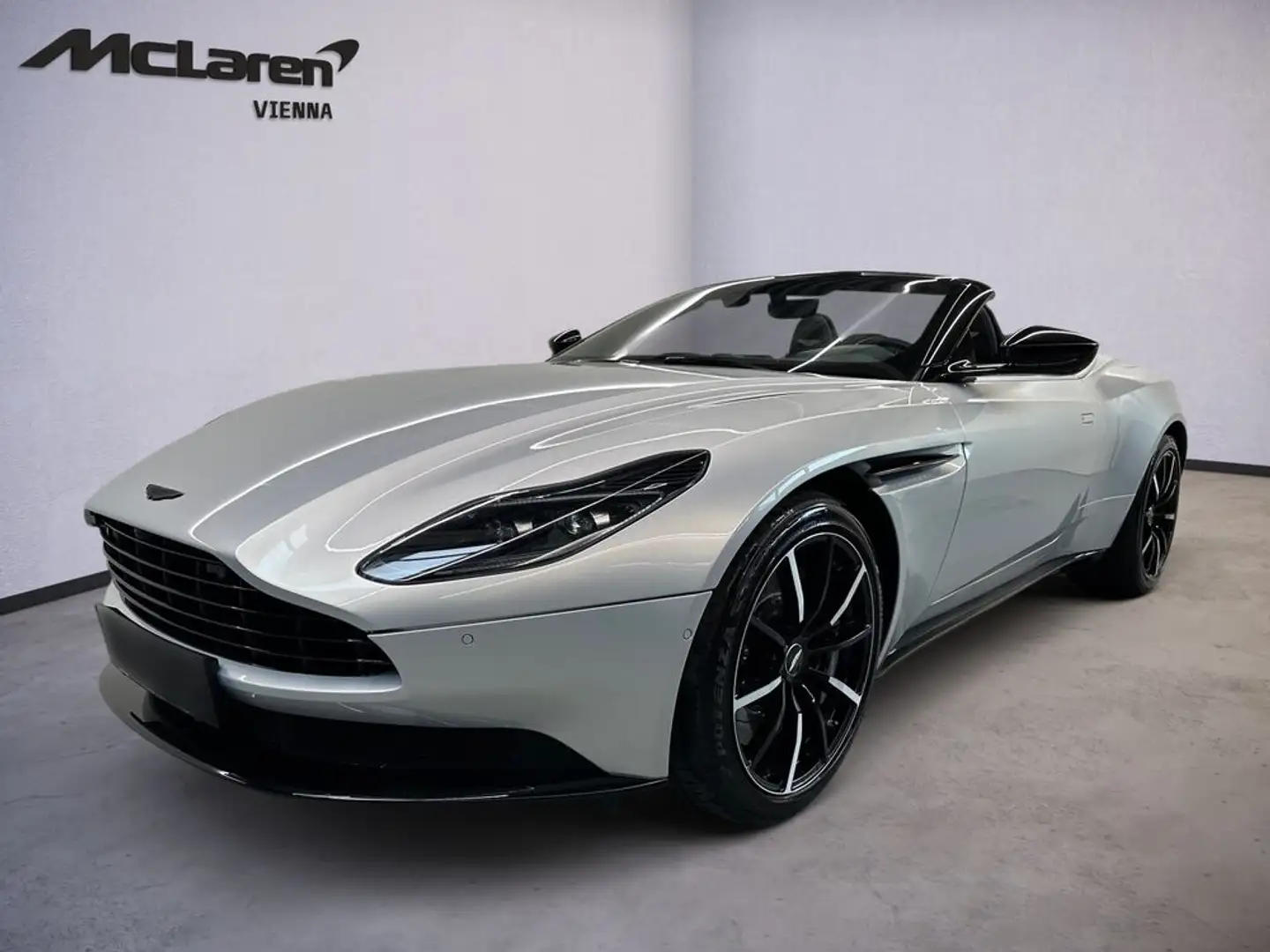 Aston Martin DB11 V8 Volante Silber - 2