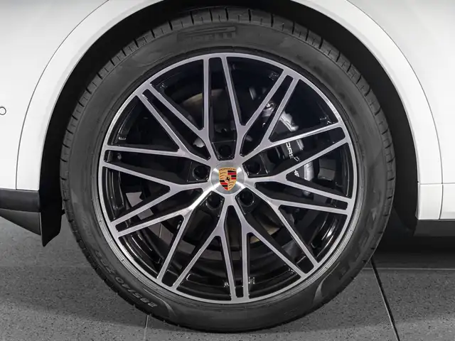 Porsche Cayenne view 9