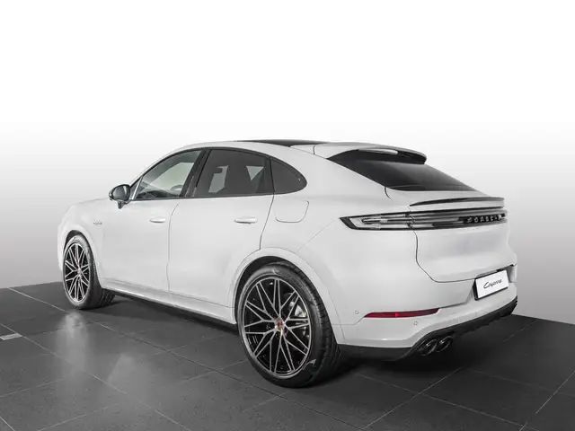 Porsche Cayenne view 3