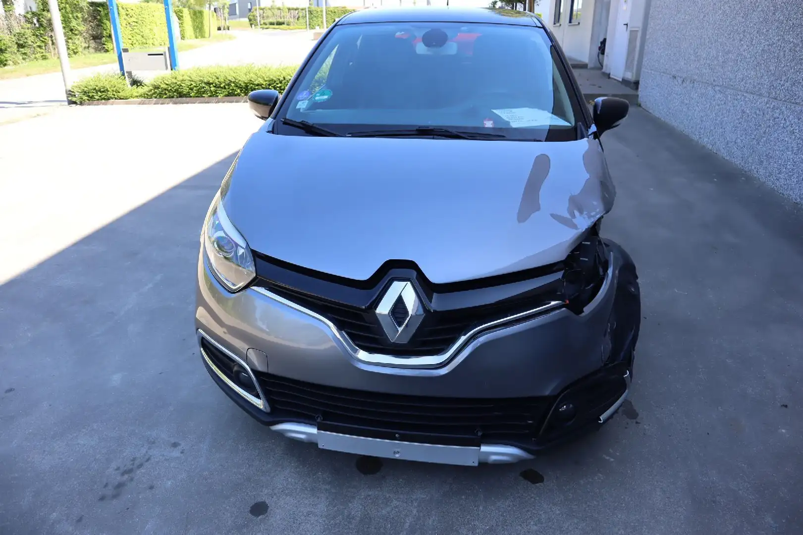 Renault Captur 0.9 Benz Grijs - 2