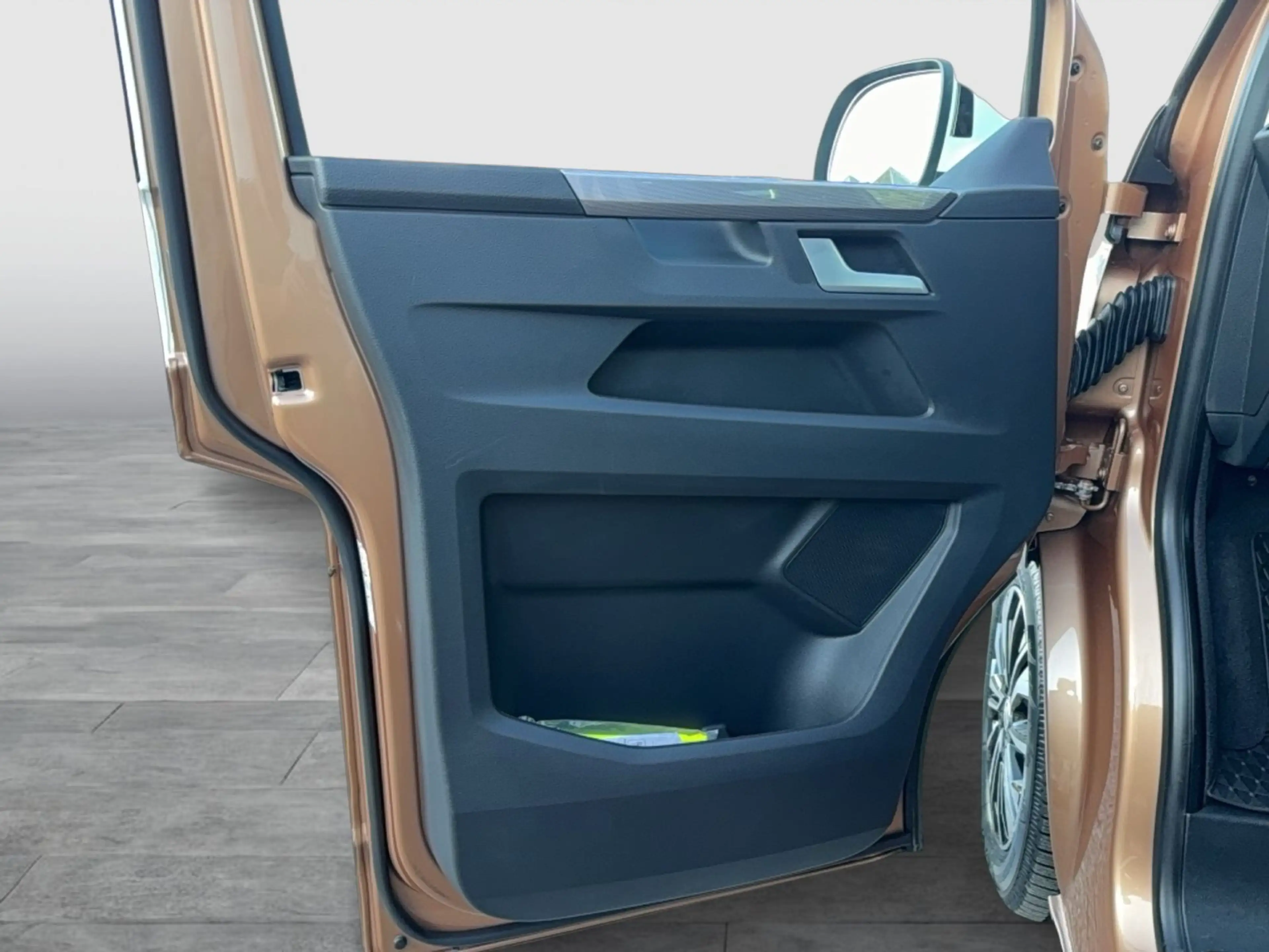 Volkswagen T6.1 Multivan Generation Six 2.0TDI LED ACC NAVI — photo 13