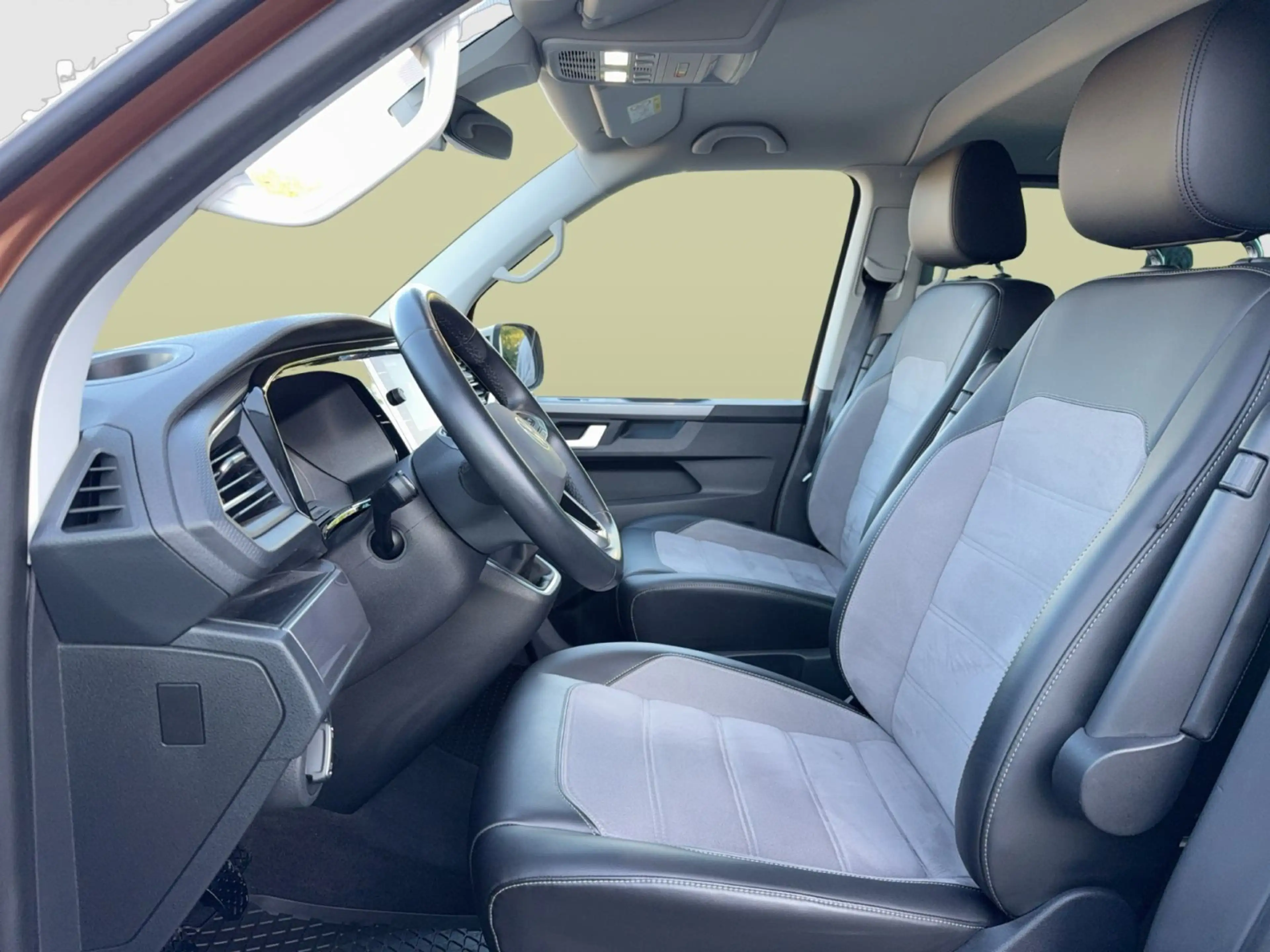 Volkswagen T6.1 Multivan Generation Six 2.0TDI LED ACC NAVI — photo 9