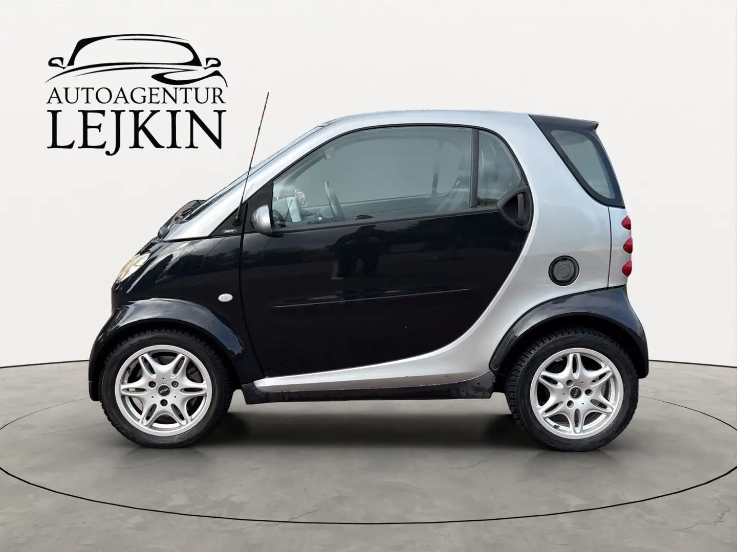 smart forTwo 0.7*AUTOMATIK*KLIMA*TÜV 05/2027* Schwarz - 2