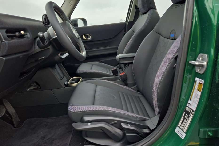 2026 MINI 5 Door Cooper C | 5 Door | Leatherette | Sunroof | Heated — снимка 1