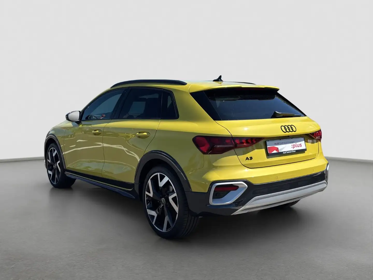 Audi A3 35 TFSI S-tronic S-Line Interier Ma Jaune - 2