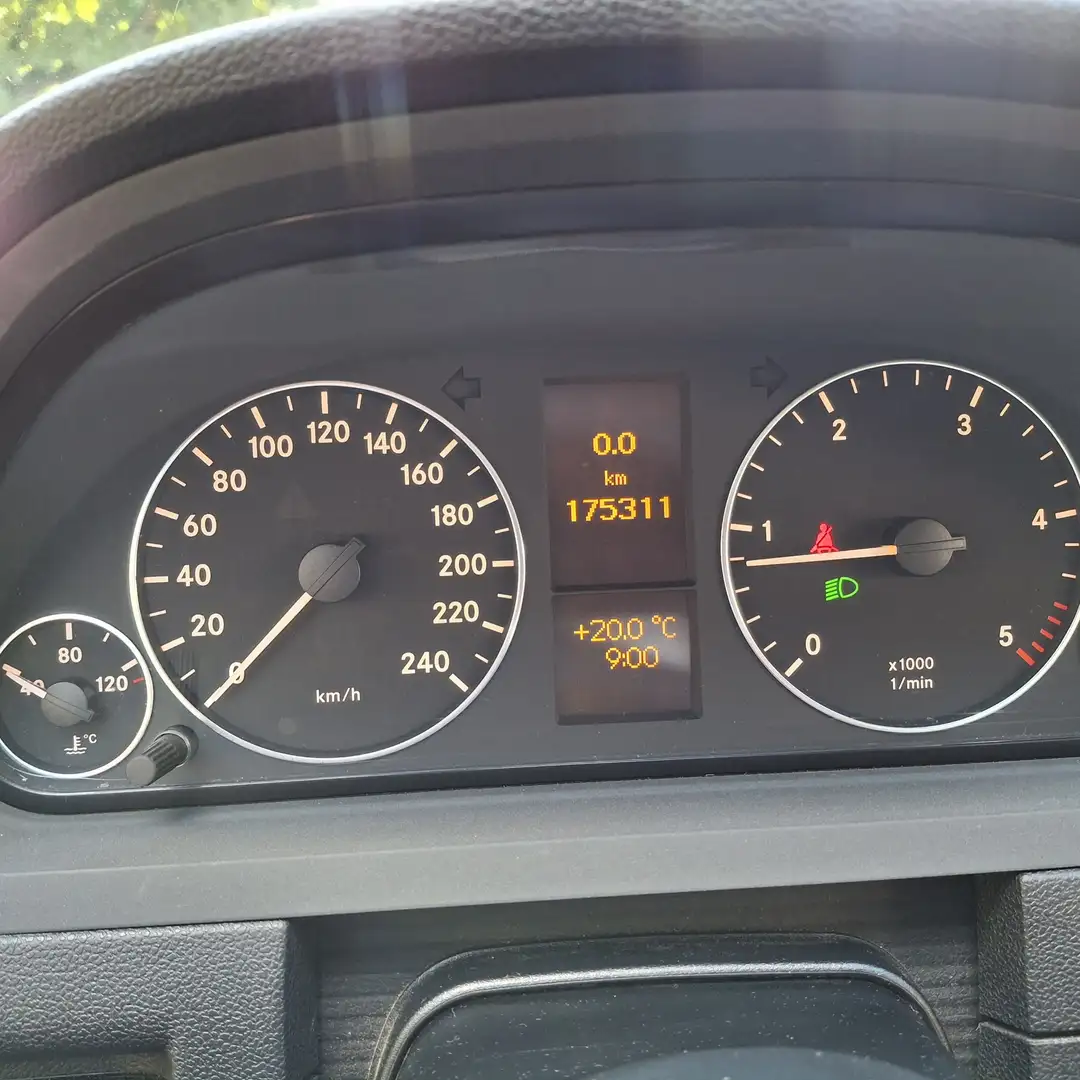 Mercedes-Benz A 160 CDI DPF BlueEFFICIENCY - 2