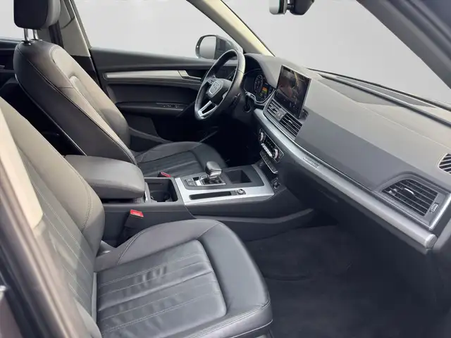 Audi Q5 view 4