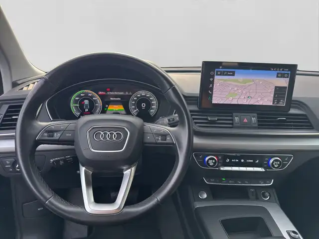 Audi Q5 view 9