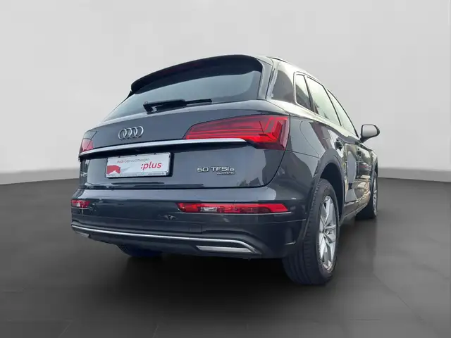 Audi Q5 view 3