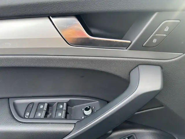 Audi Q5 view 8