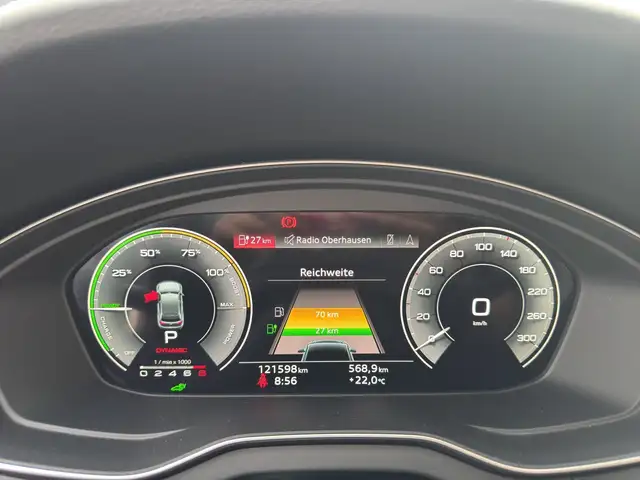 Audi Q5 view 10