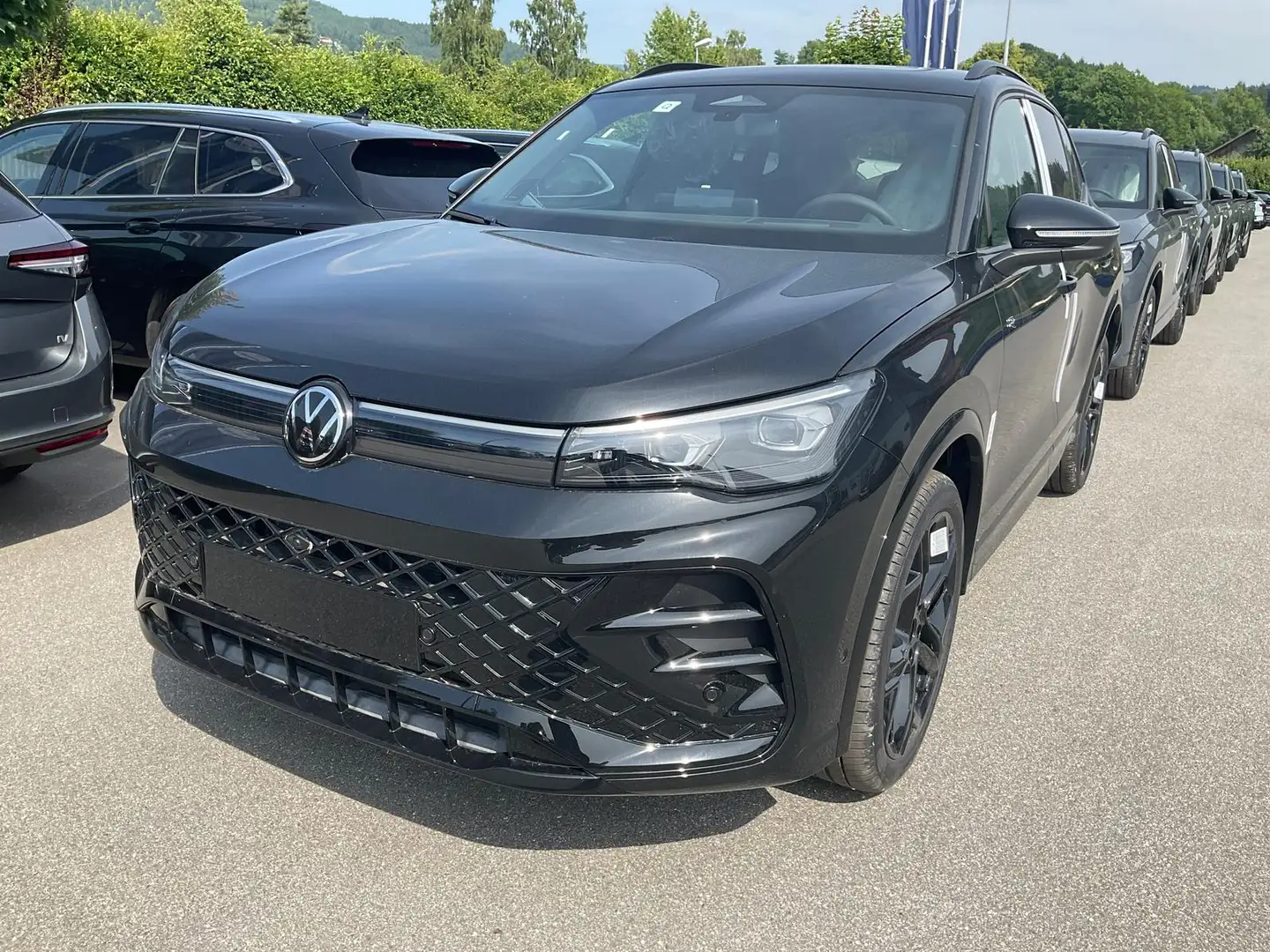 Volkswagen Tiguan TDI DSG 4M R-LINE Black, Leder, Pano, 20-Zoll, IQ. Schwarz - 2