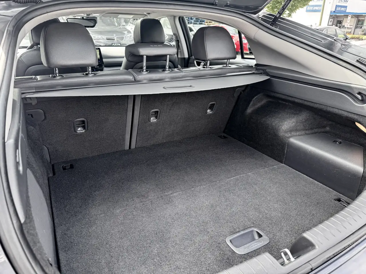 Hyundai IONIQ photo Hyundai IONIQ
