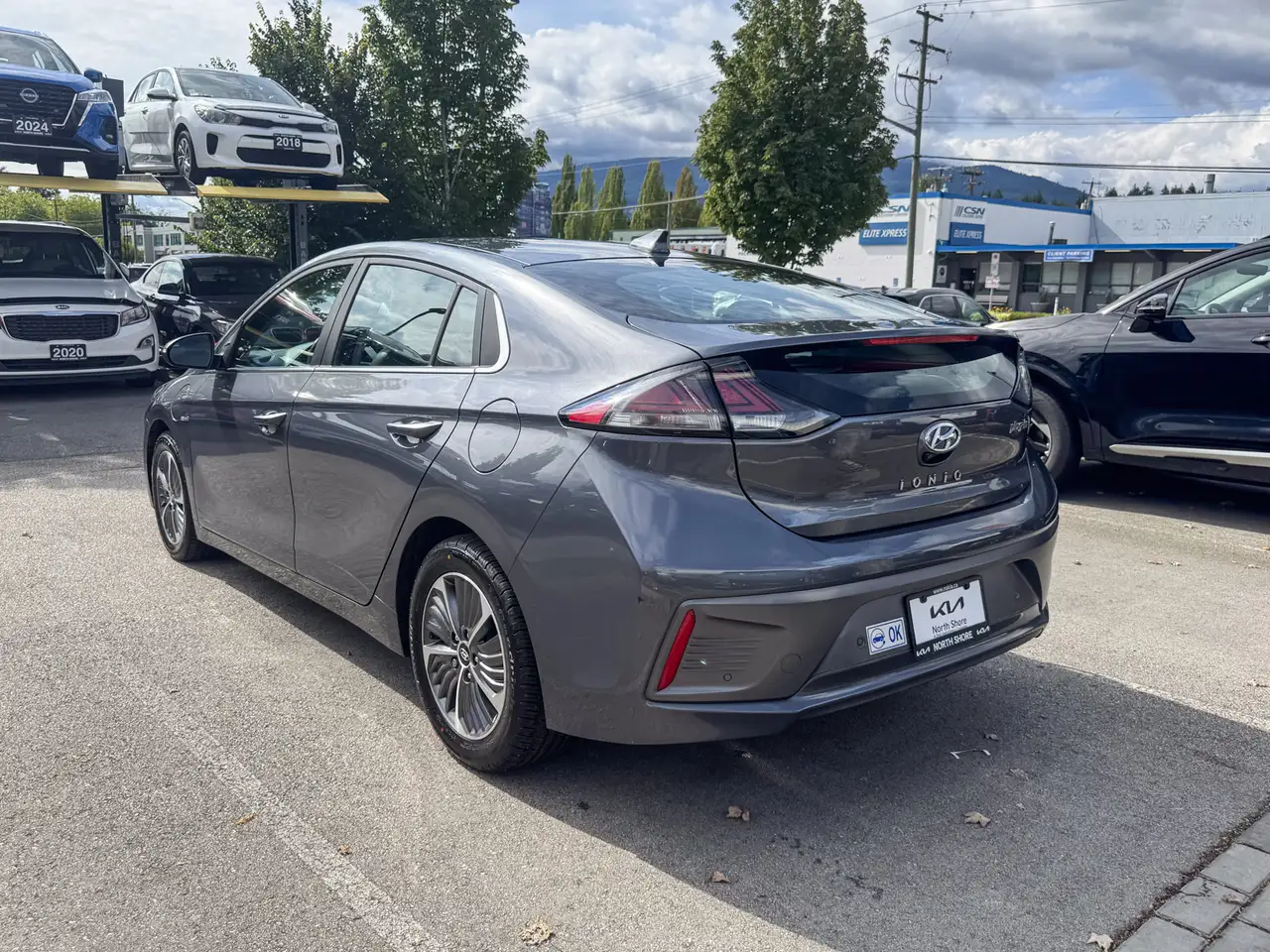 Hyundai IONIQ photo Hyundai IONIQ