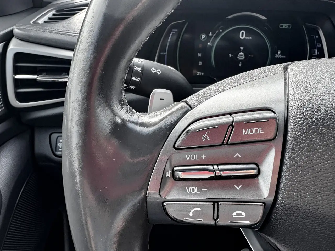 Hyundai IONIQ photo Hyundai IONIQ