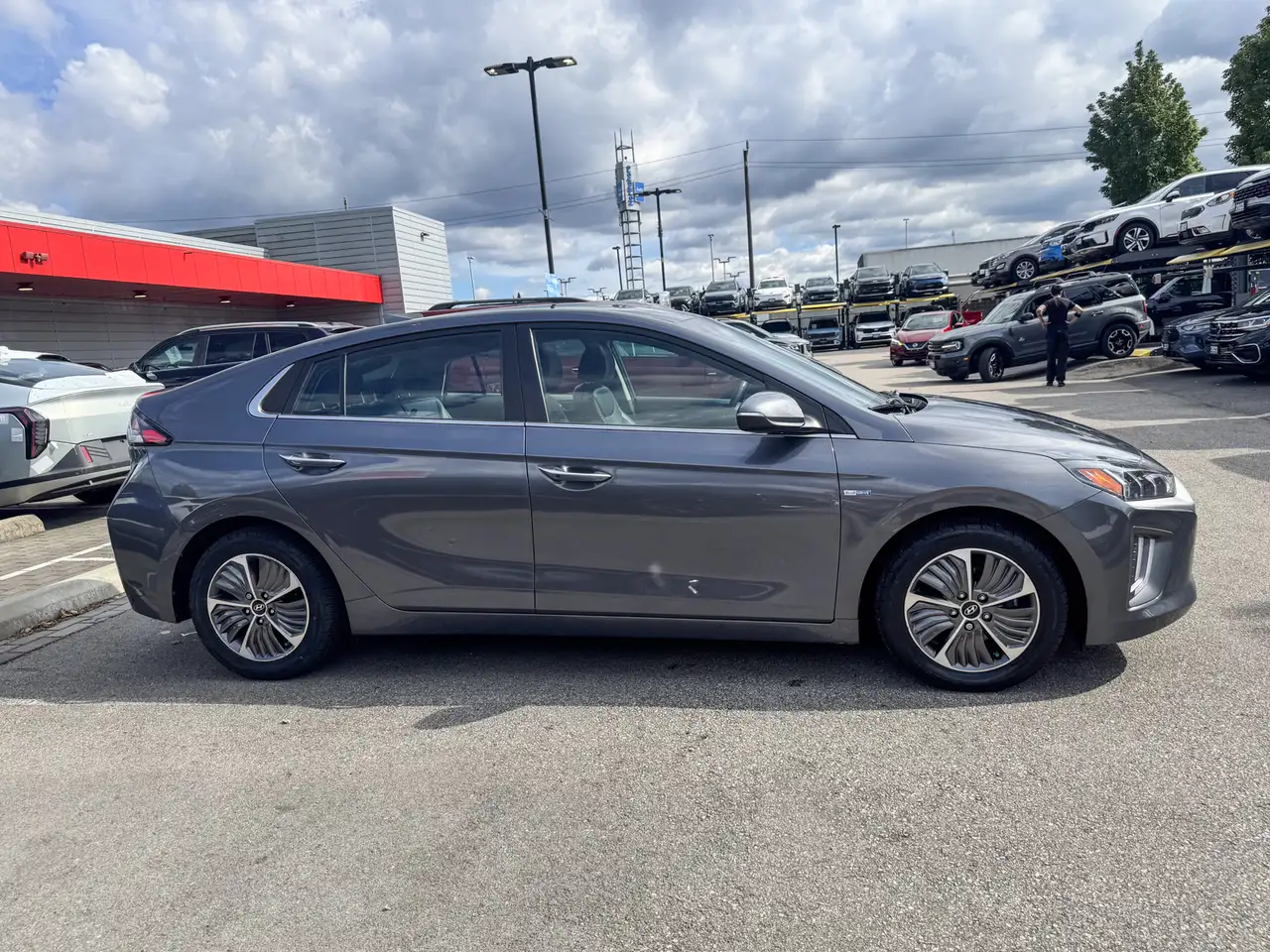 Hyundai IONIQ photo Hyundai IONIQ