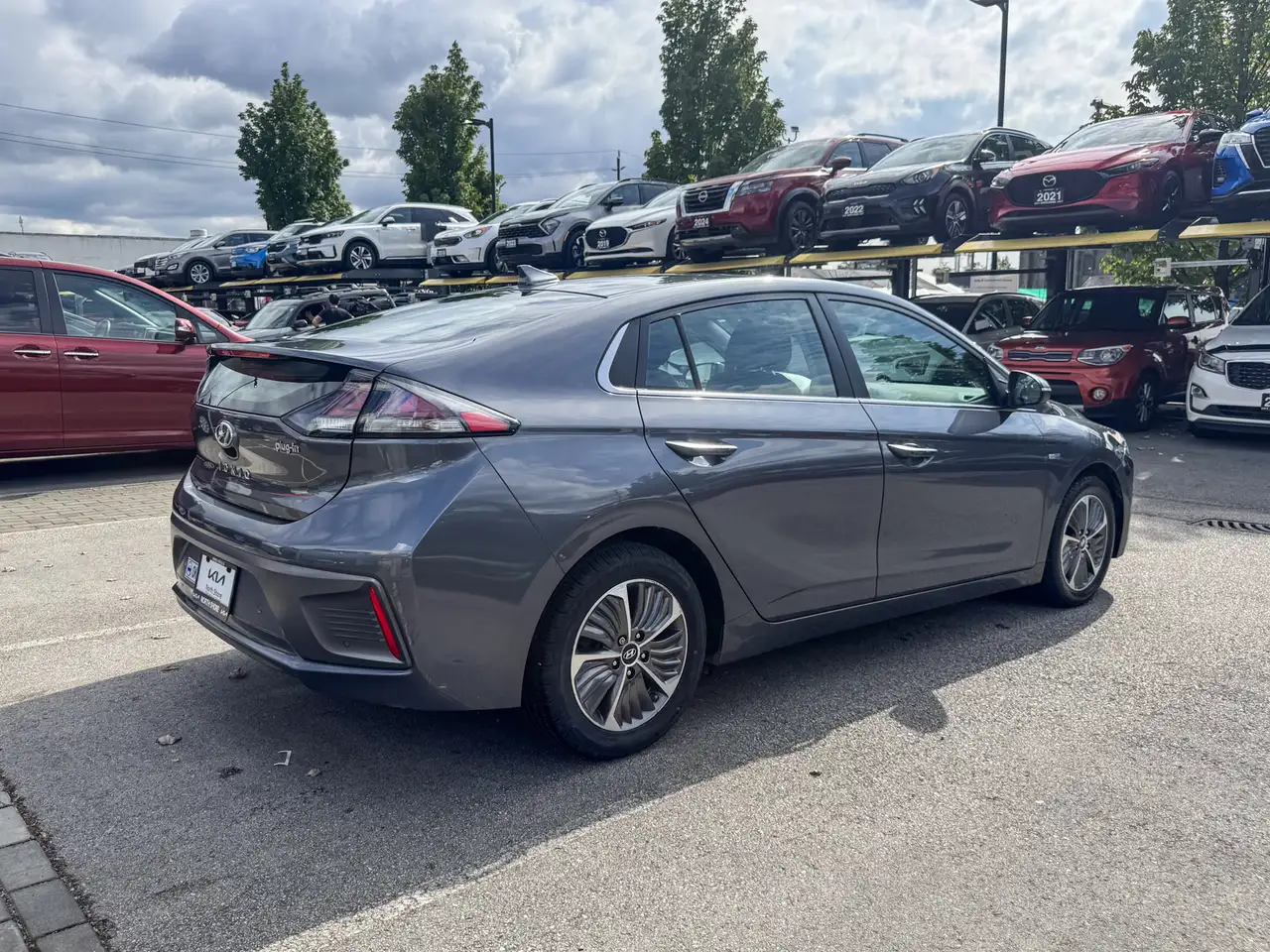 Hyundai IONIQ photo Hyundai IONIQ