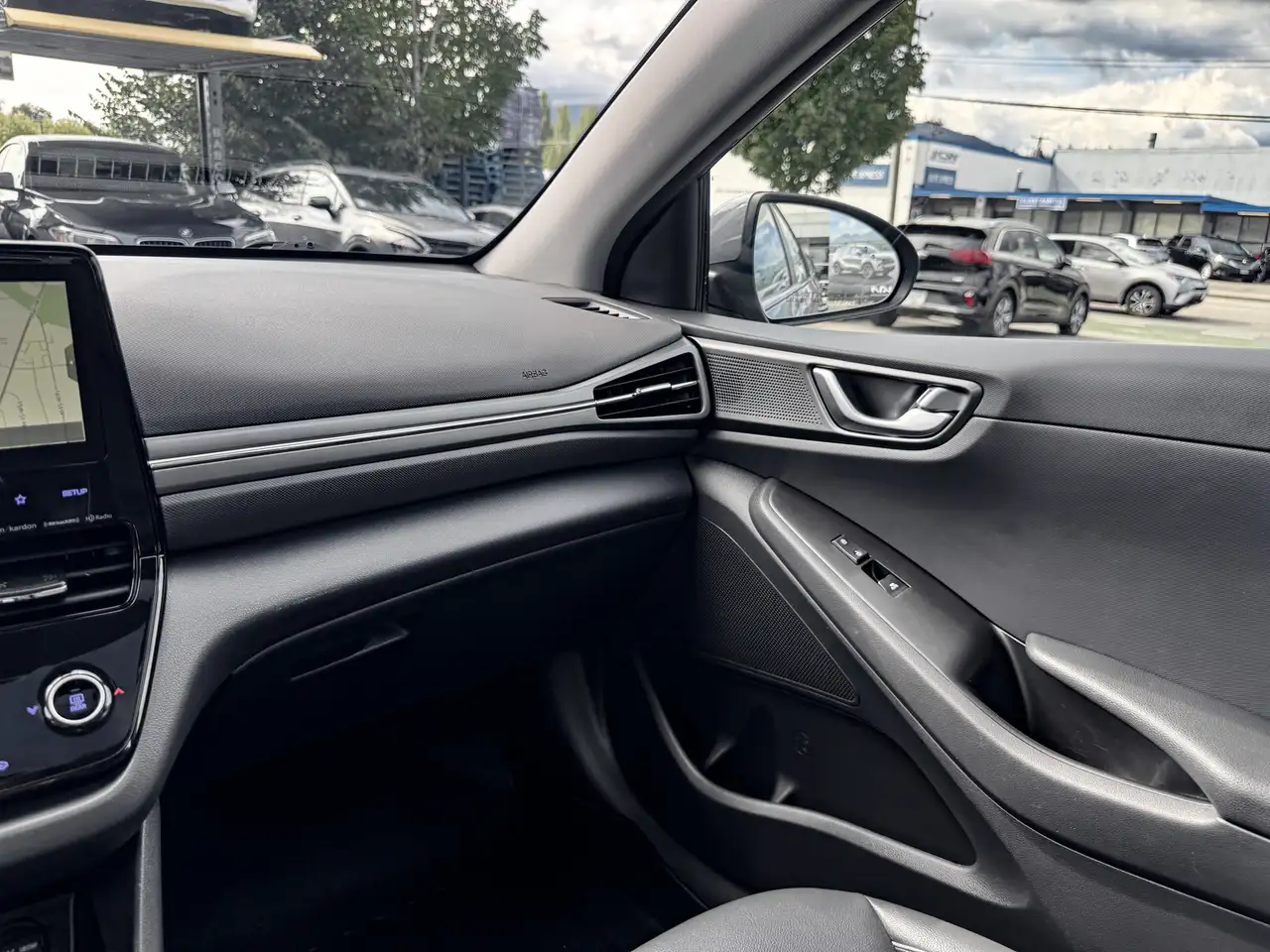Hyundai IONIQ photo Hyundai IONIQ
