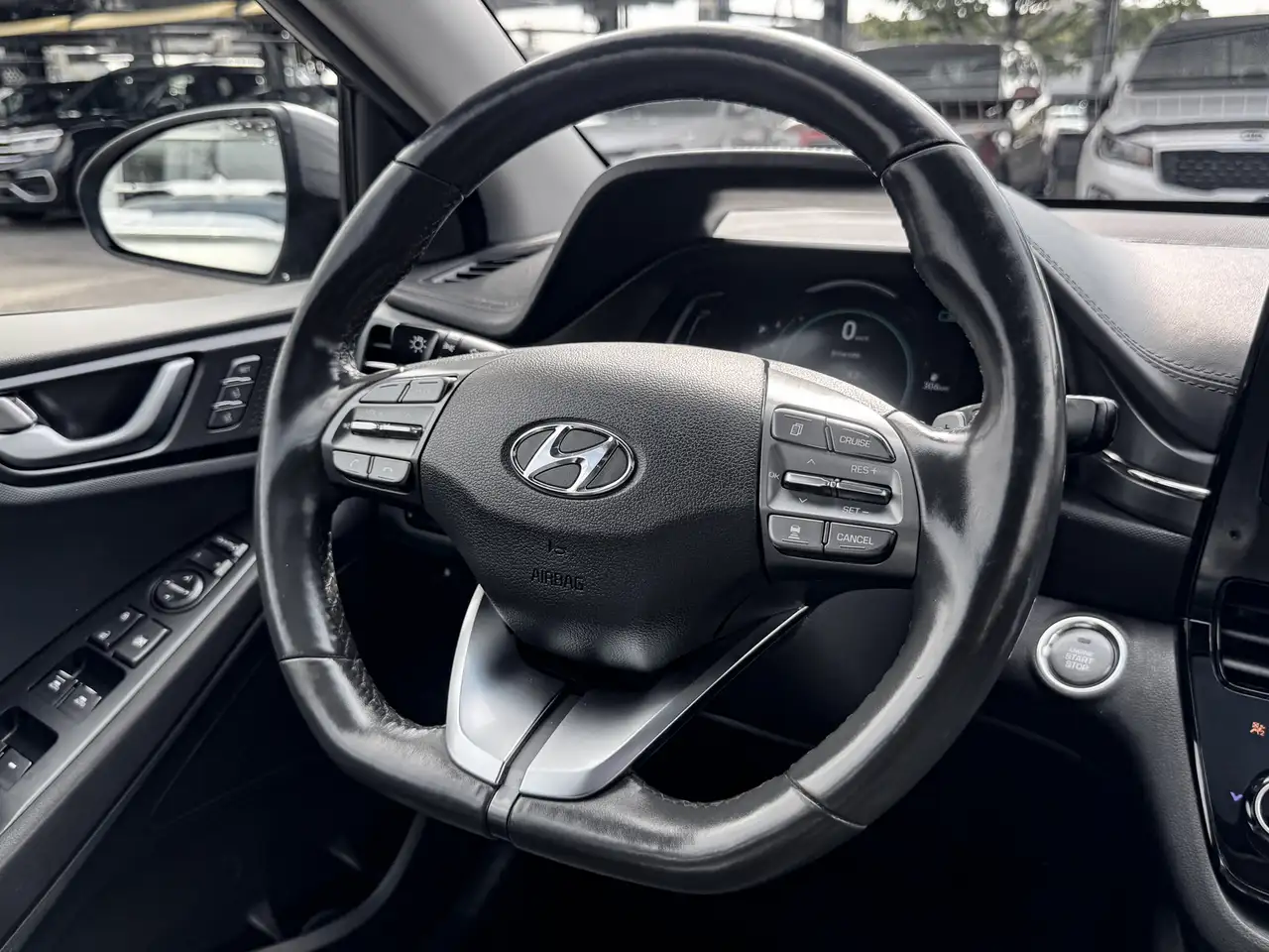 Hyundai IONIQ photo Hyundai IONIQ