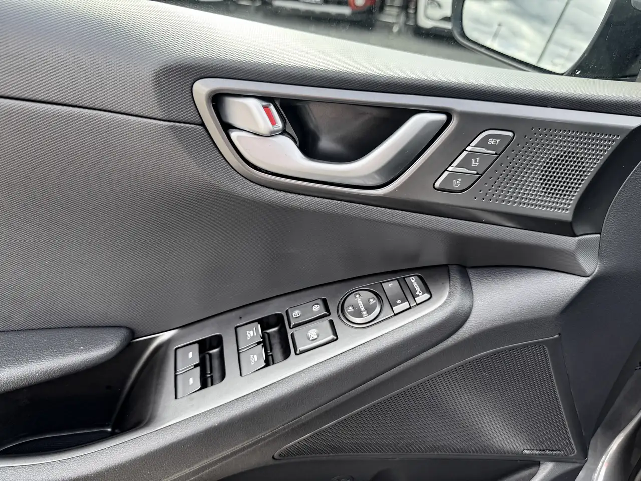 Hyundai IONIQ photo Hyundai IONIQ