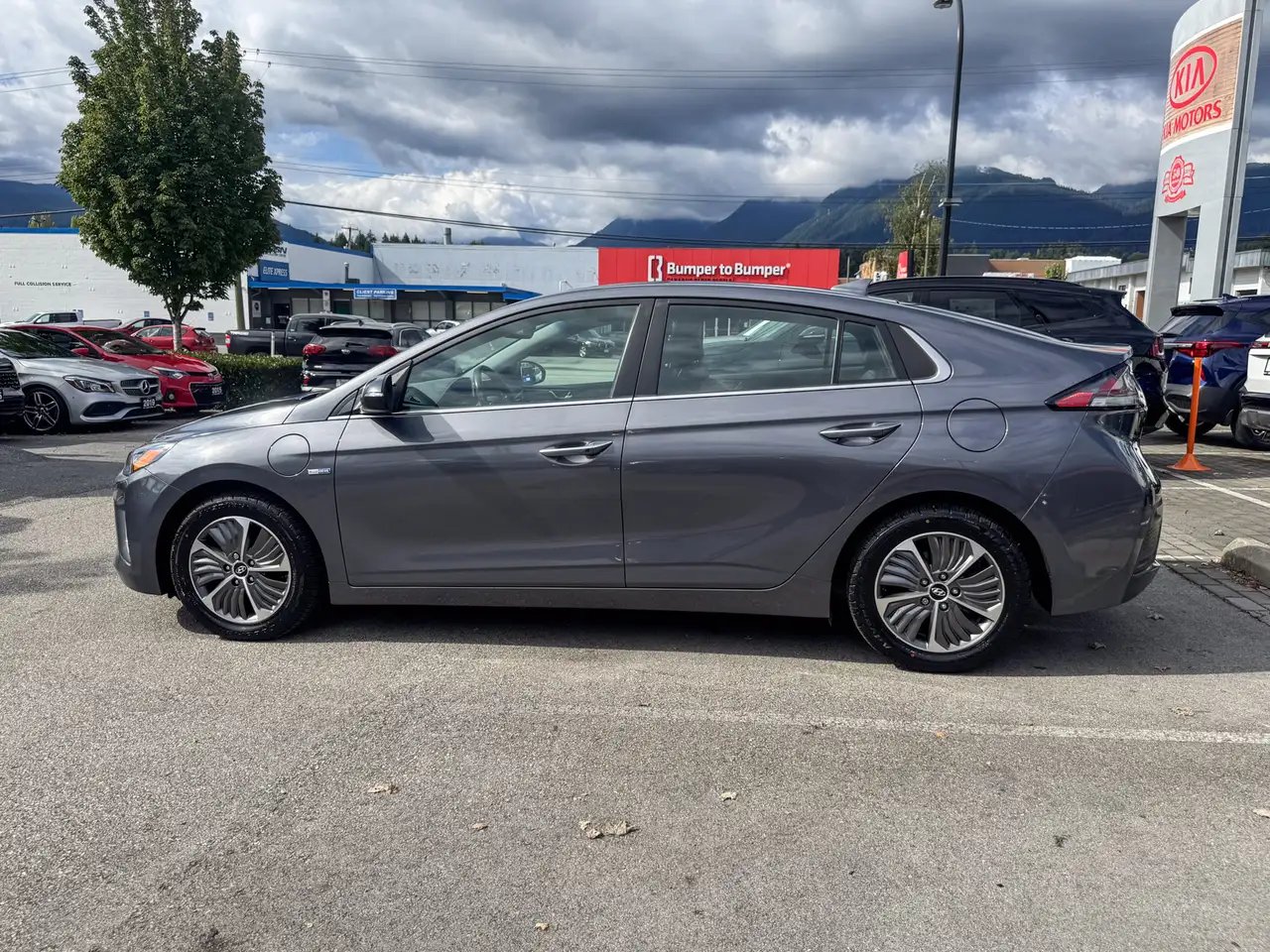 Hyundai IONIQ photo Hyundai IONIQ