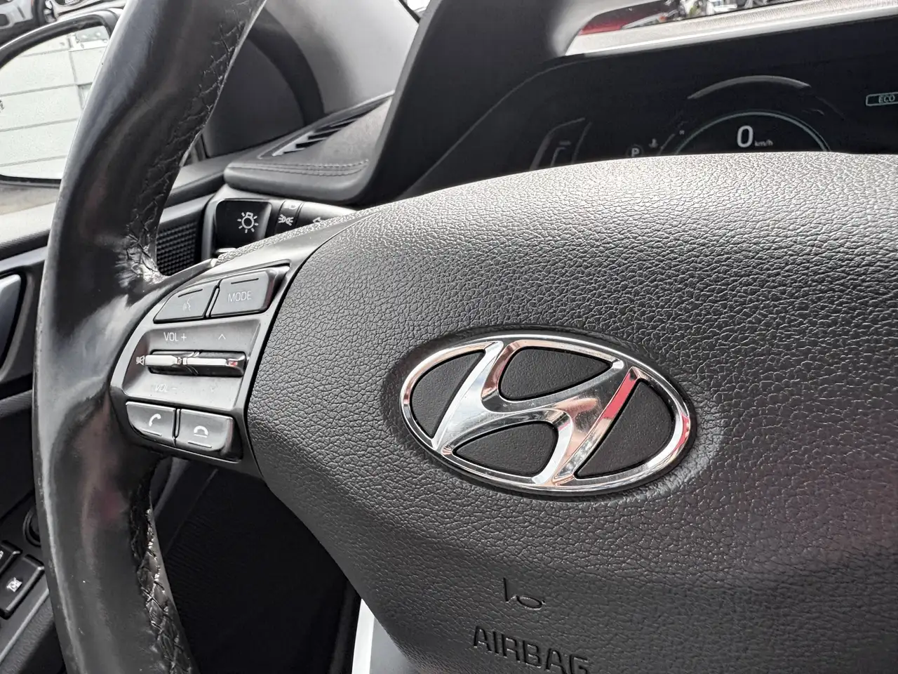 Hyundai IONIQ photo Hyundai IONIQ