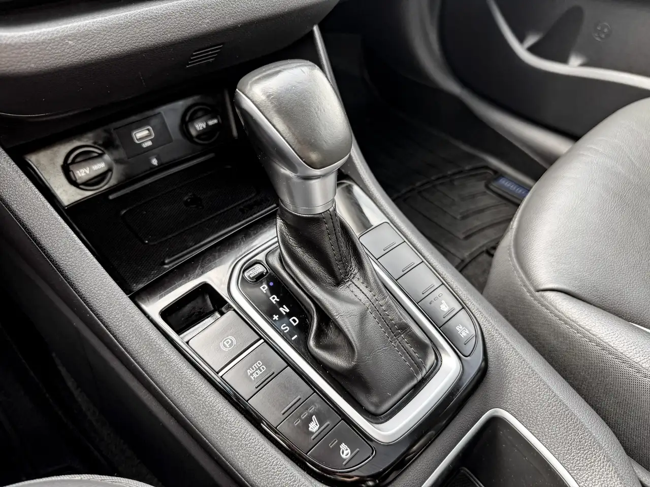 Hyundai IONIQ photo Hyundai IONIQ