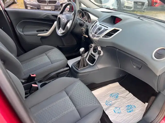 Ford Fiesta view 9