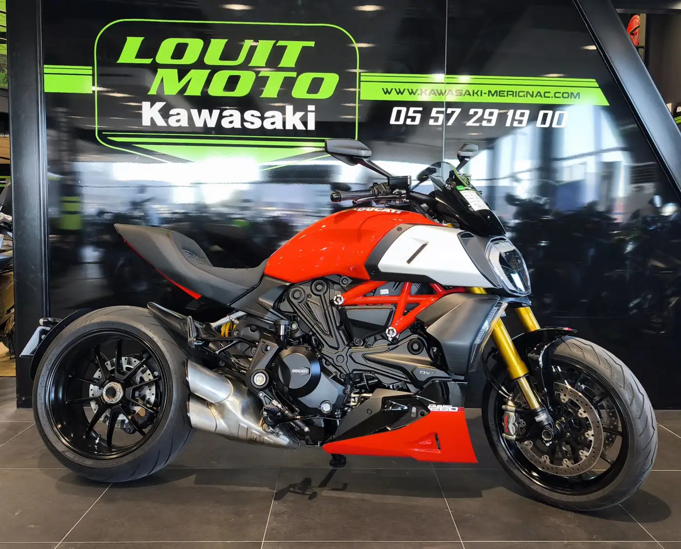 Ducati Diavel Roşu - 1