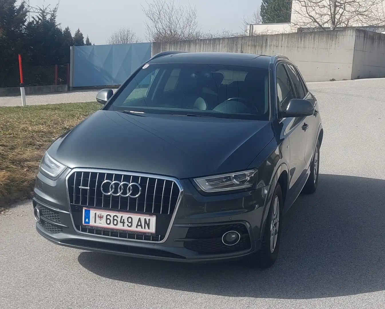 Audi Q3 Q3 2,0 TDI quattro Sport S-tronic Sport Grau - 1