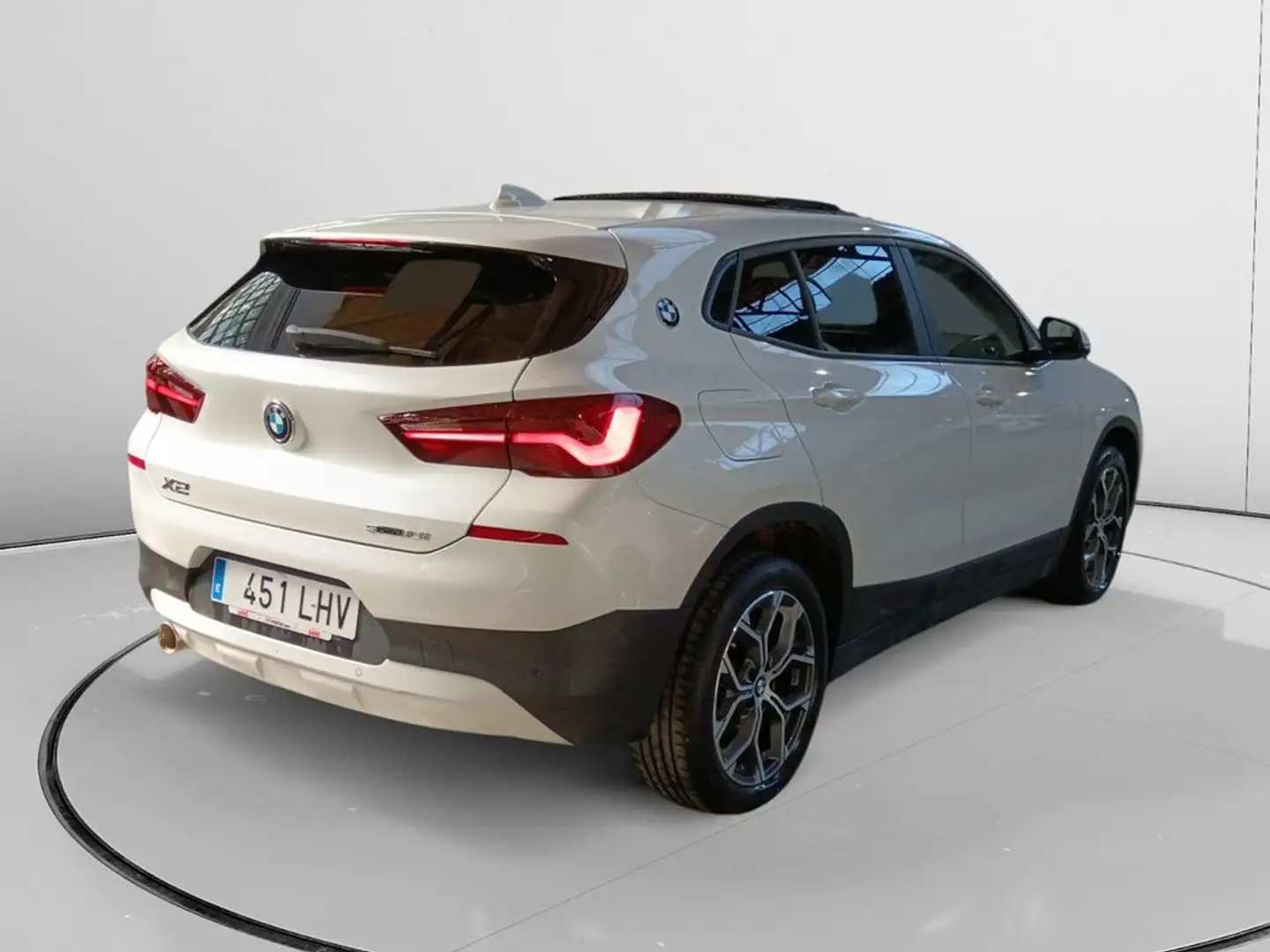 BMW X2 sDrive 18i Advantage Blanc - 2