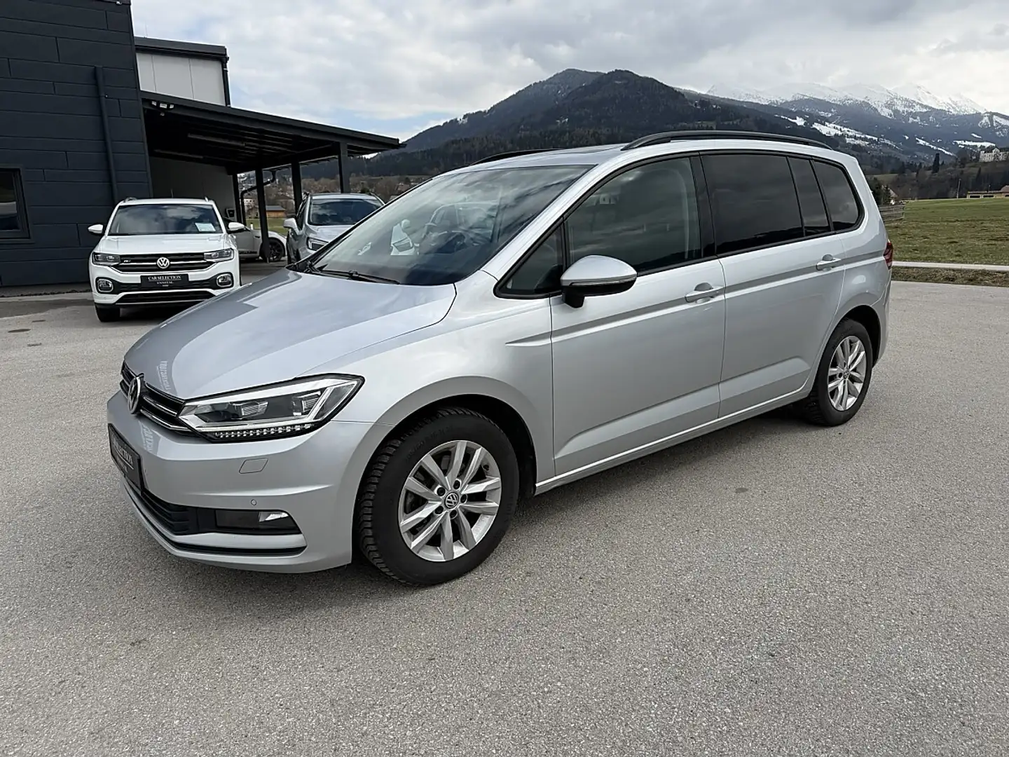 Volkswagen Touran Sky 1,6 SCR TDI DSG - TOP AUSTATTUNG - AHK - MA... Silber - 2