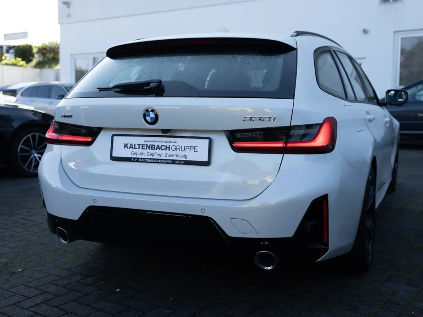 BMW 330 i Touring xDrive M-Sport FACEL. LED ACC Weiß - 2