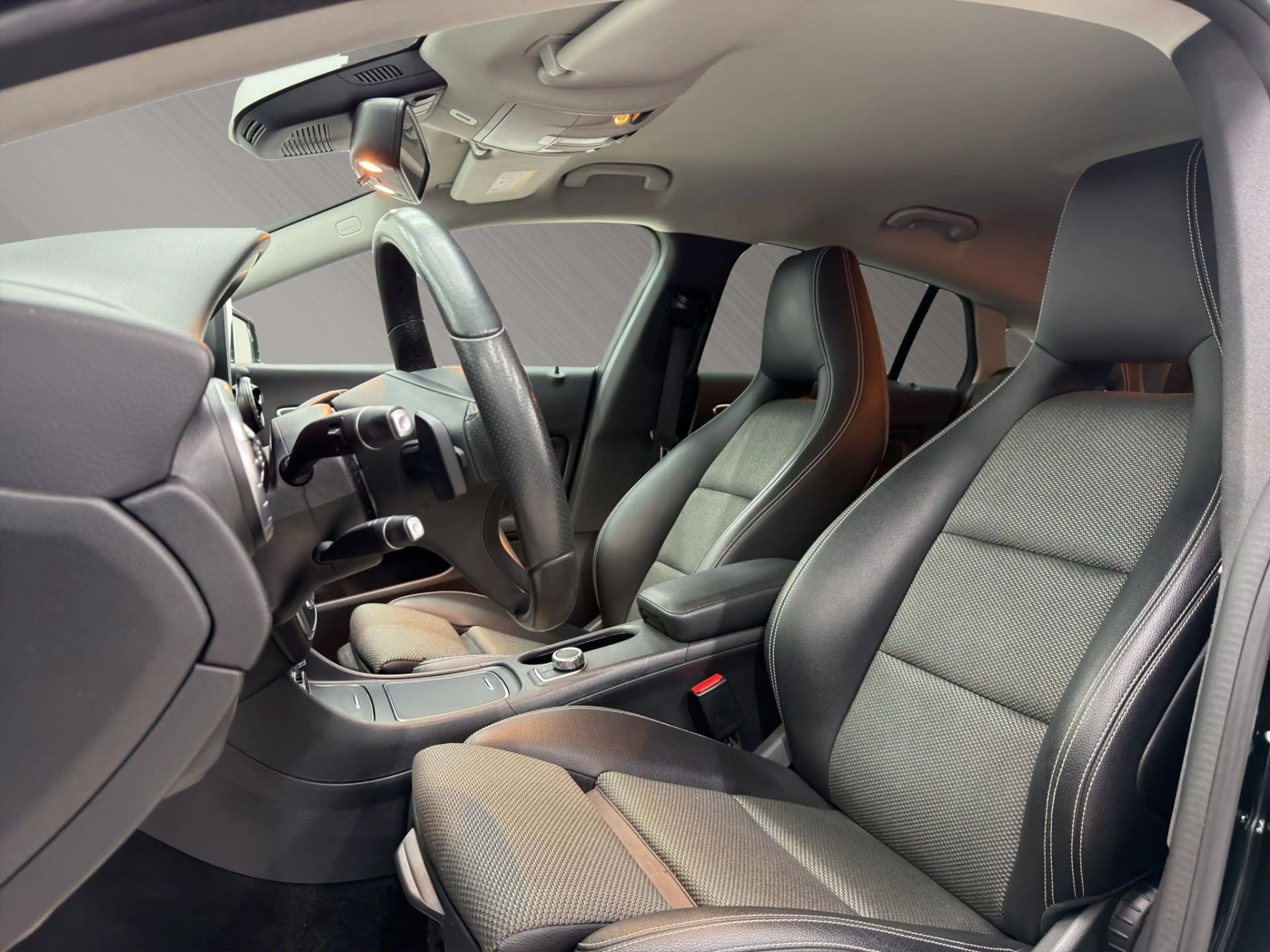 Mercedes-Benz CLA 220 CDI Shooting Brake 4MATIC Aut. *Kamera*LED* — photo 13