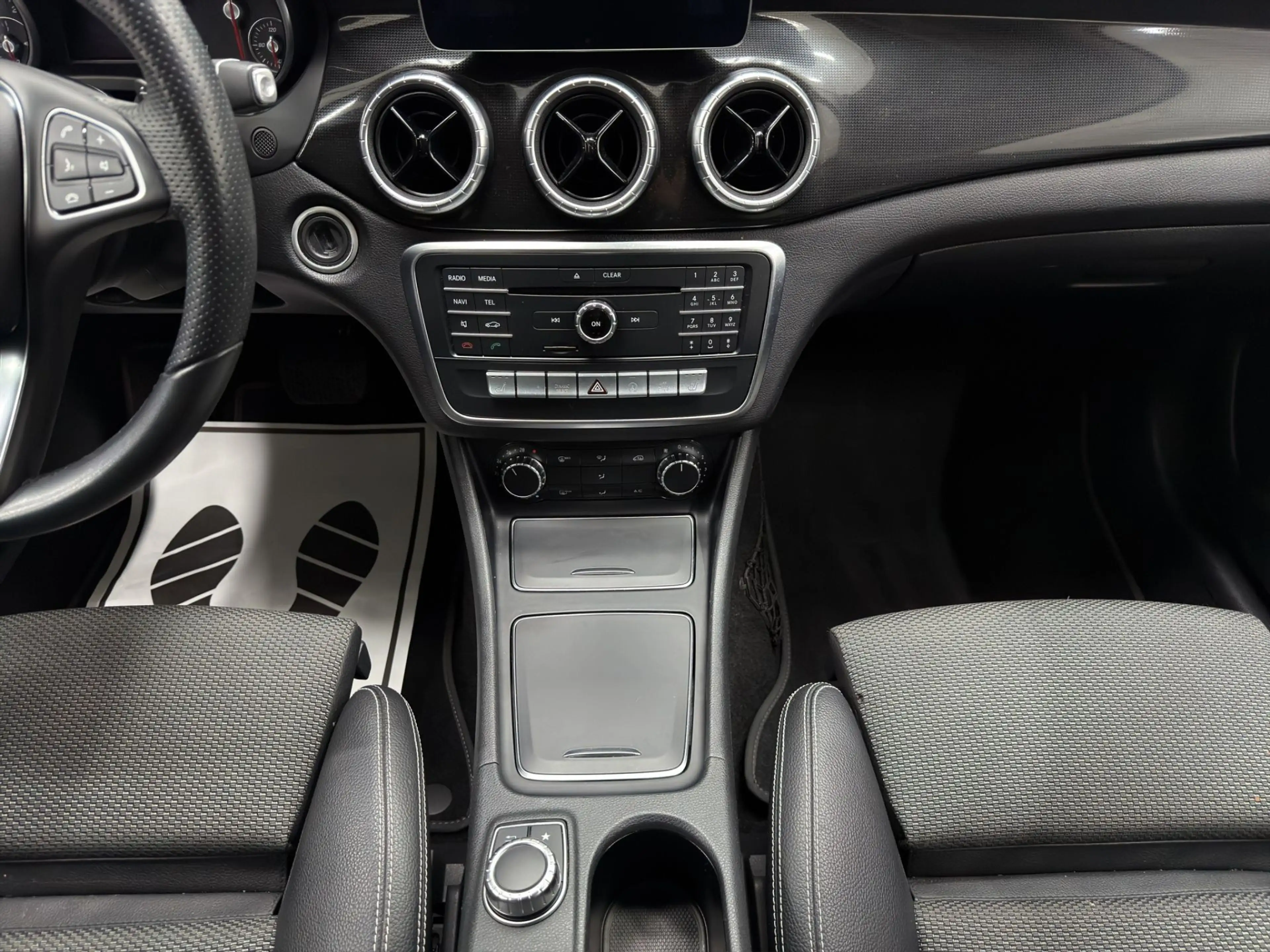 Mercedes-Benz CLA 220 CDI Shooting Brake 4MATIC Aut. *Kamera*LED* — photo 12