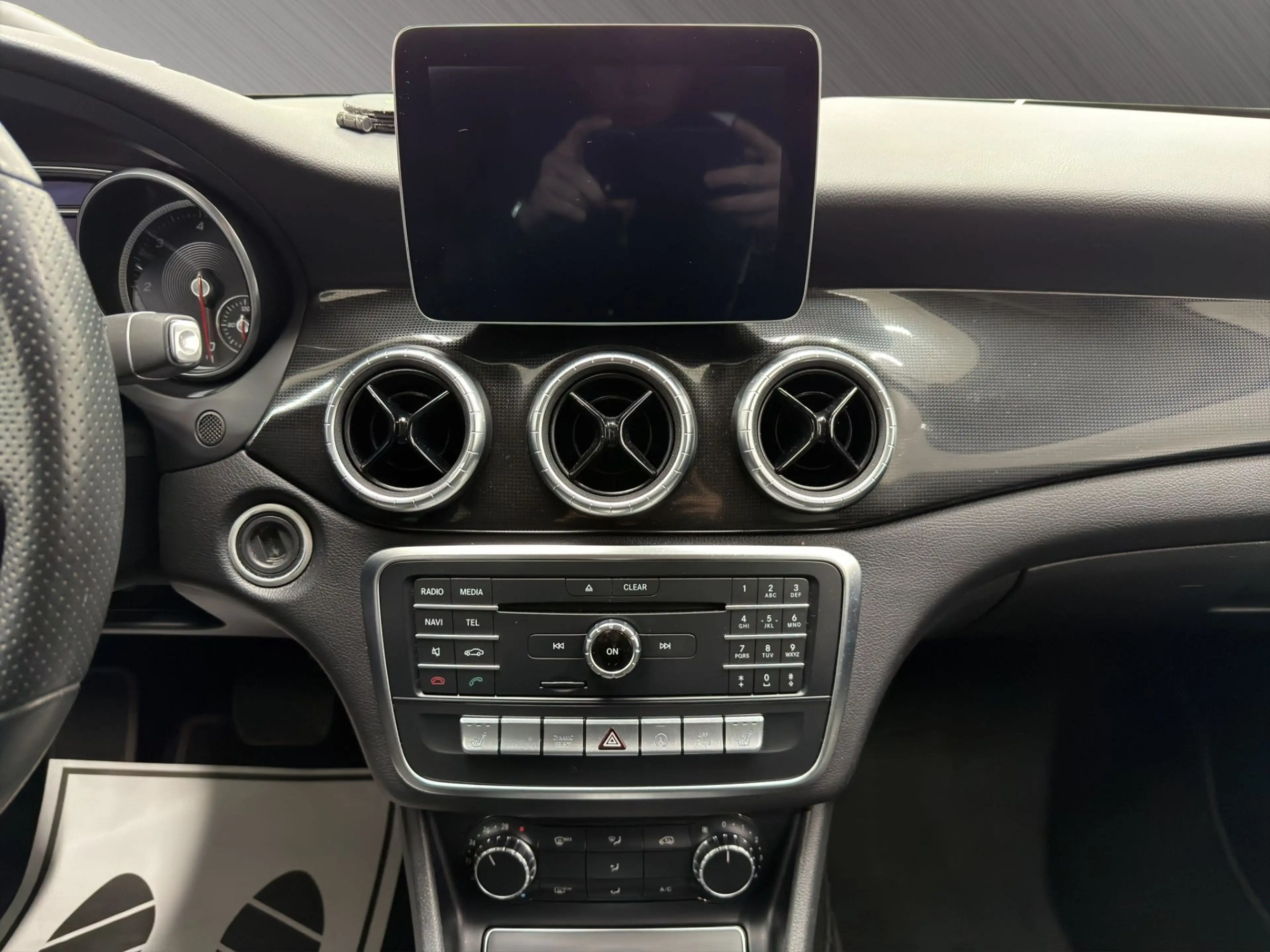 Mercedes-Benz CLA 220 CDI Shooting Brake 4MATIC Aut. *Kamera*LED* — photo 11