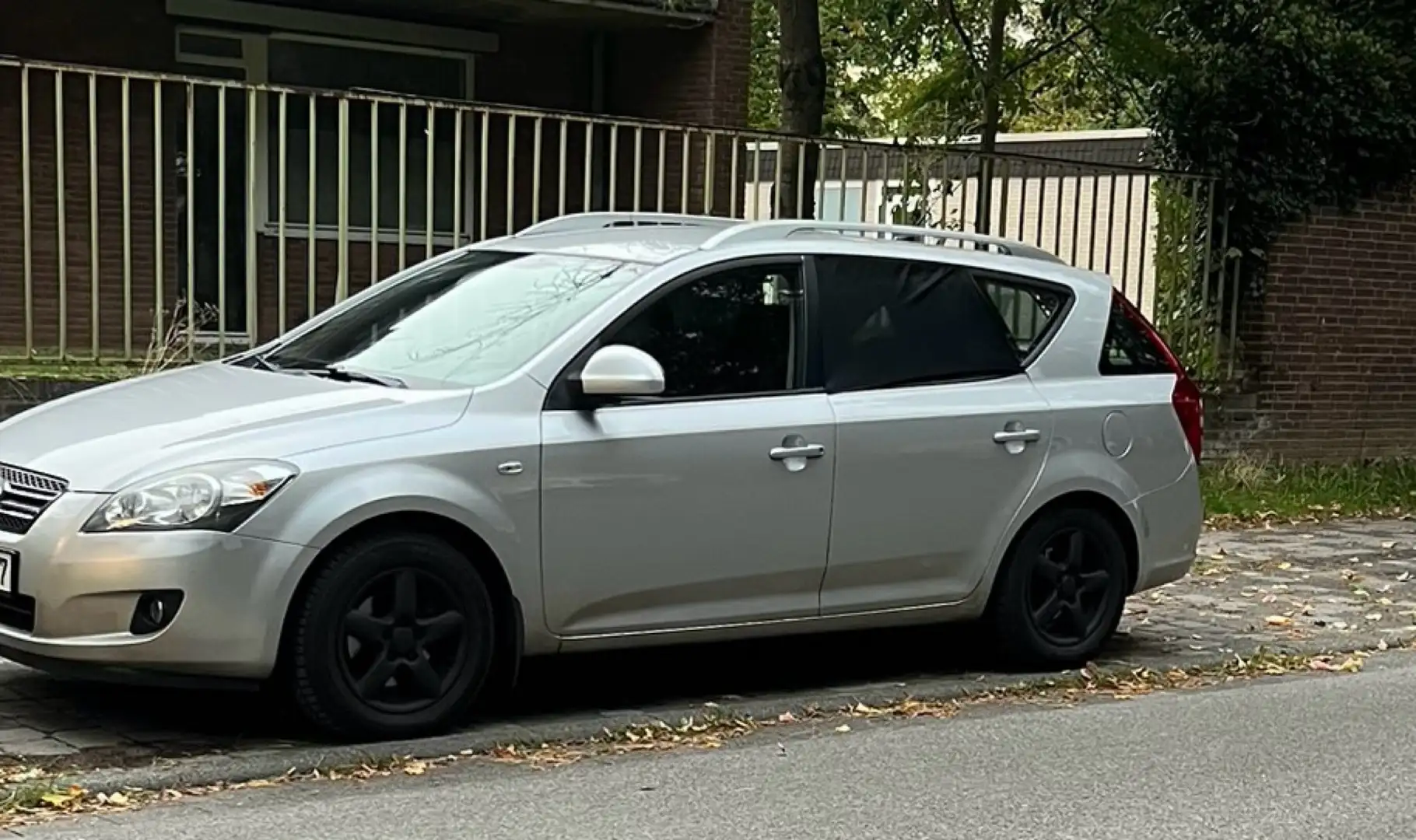 Kia Carens Kia ceed Sw Silber - 1