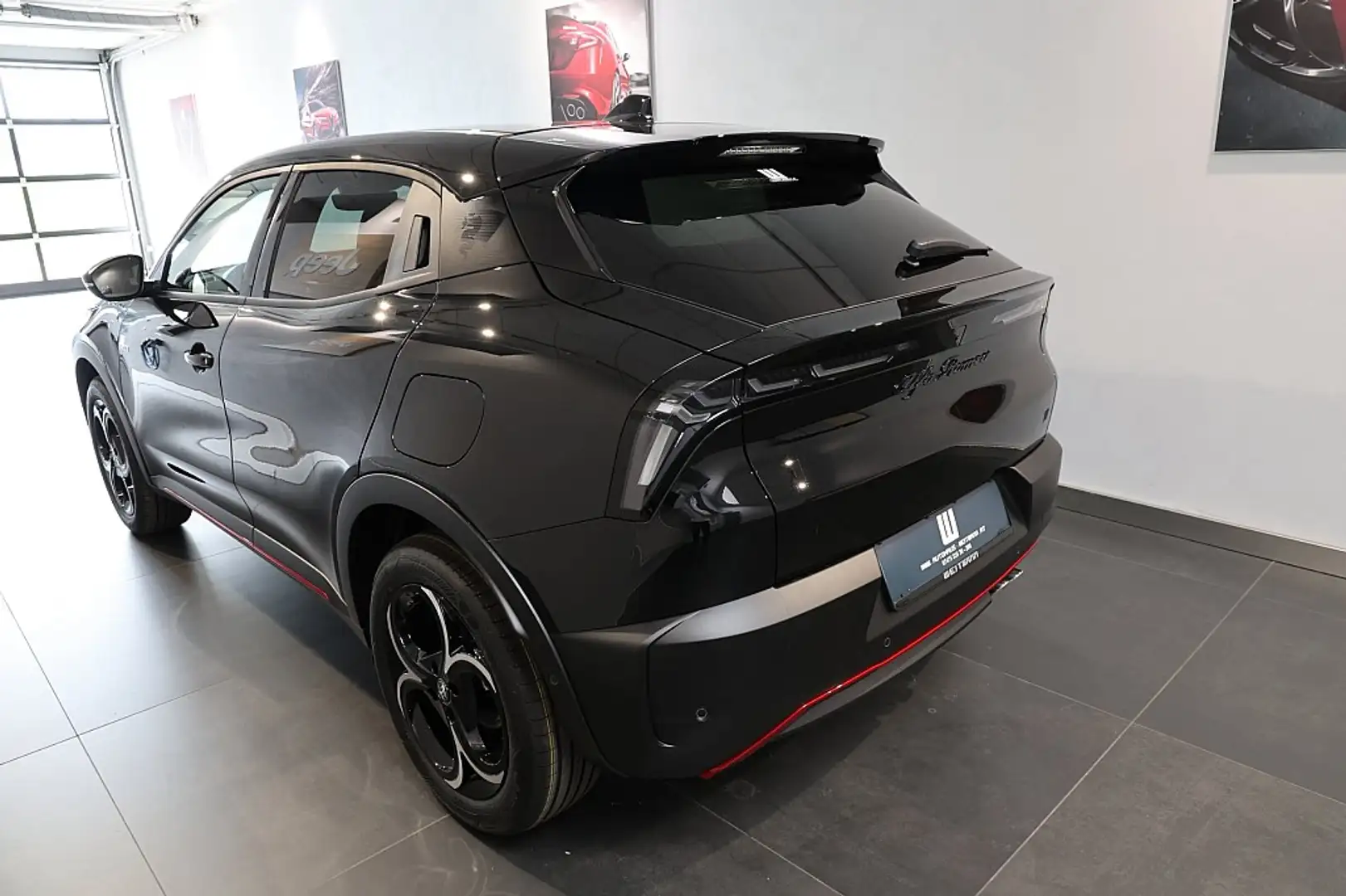 Alfa Romeo Junior Ibrida 1.2 e DCT6 Mild-Hybrid Speciale Negru - 2
