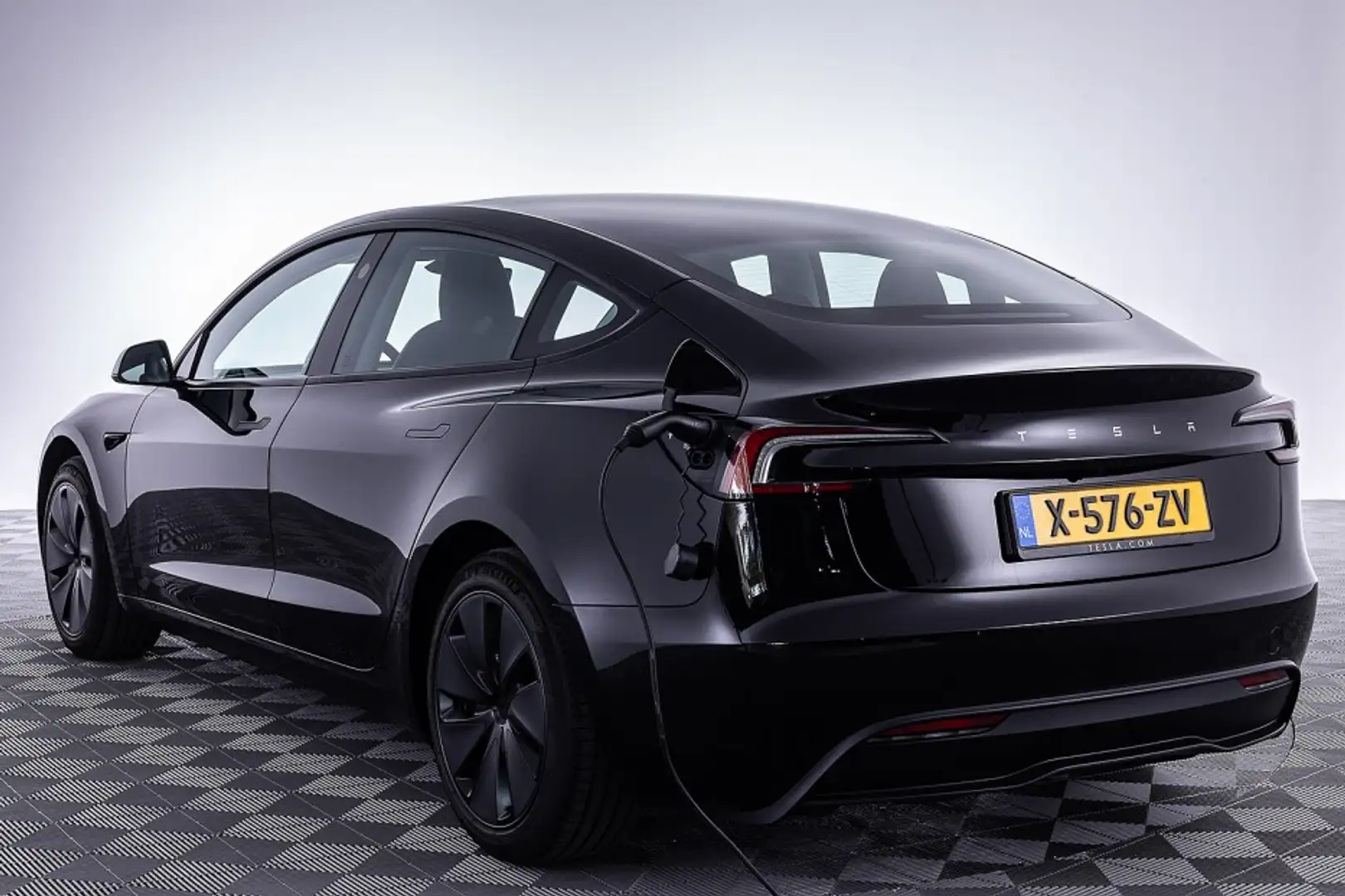 Tesla Model 3 RWD 60 kWh ✅ 1e Eigenaar Zwart - 2