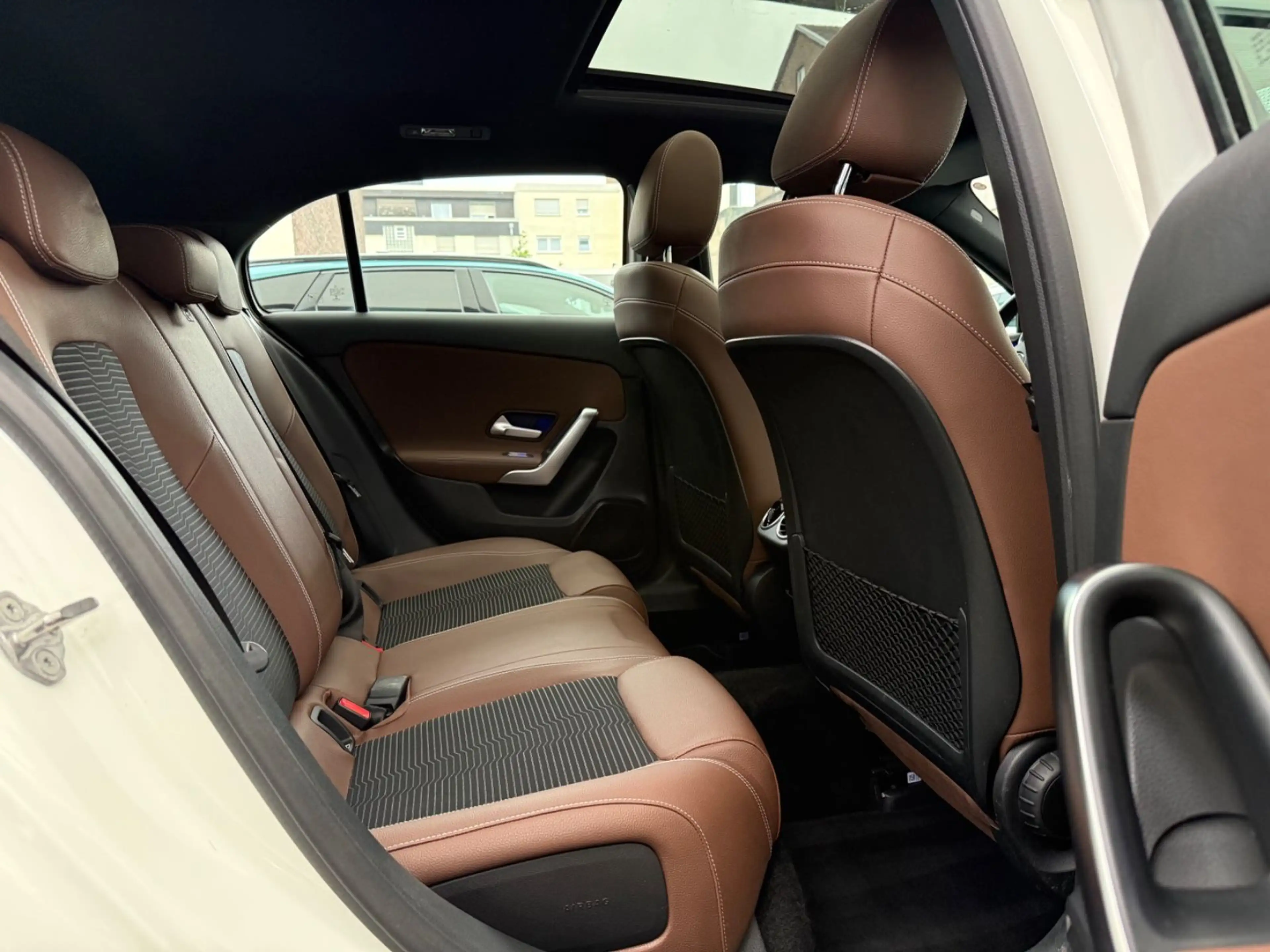Mercedes-Benz A 200 *360°*KEYLESS*TOWI*SPUR*PANORAMA*WIDE — photo 11