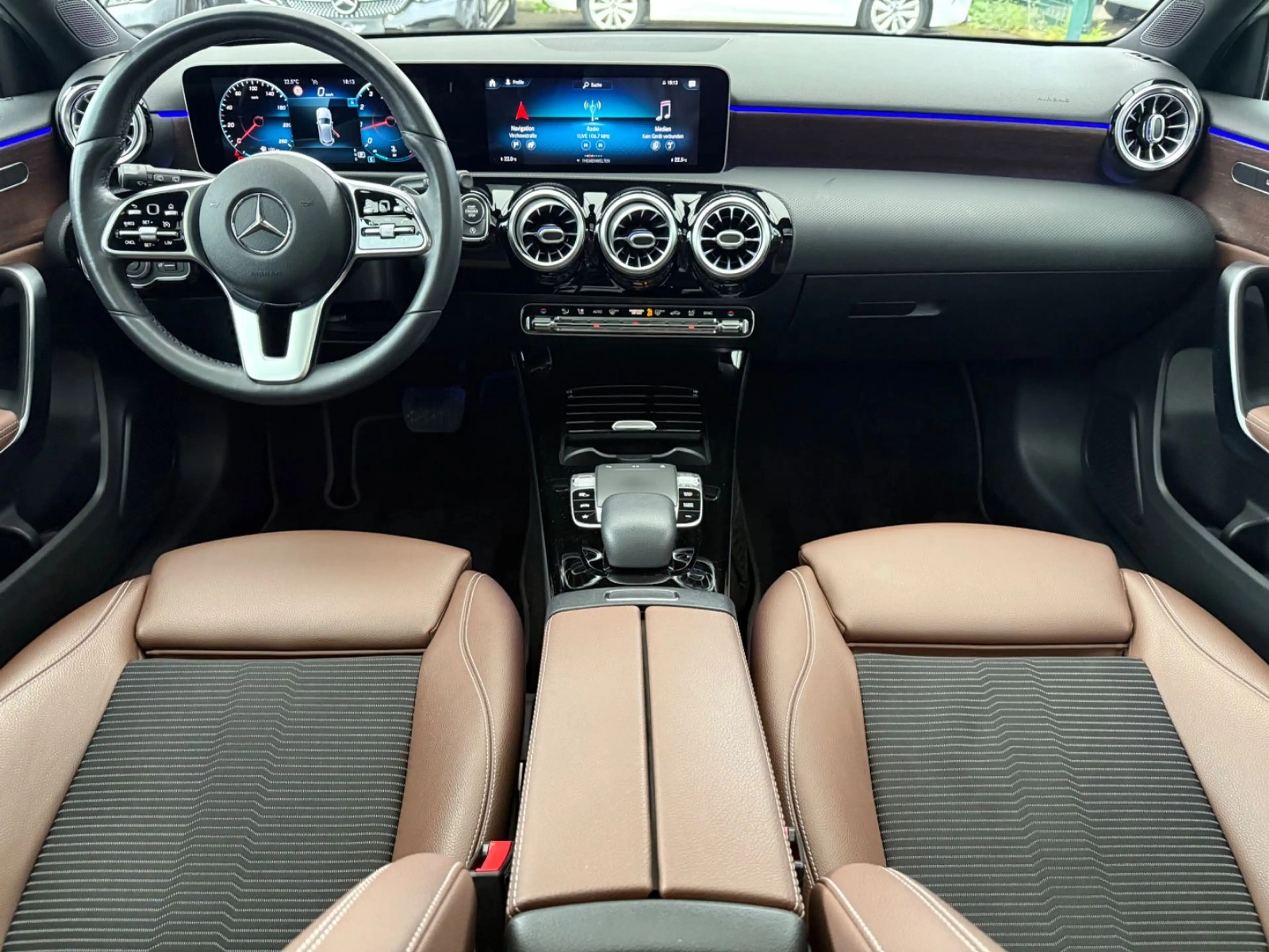 Mercedes-Benz A 200 *360°*KEYLESS*TOWI*SPUR*PANORAMA*WIDE — photo 15