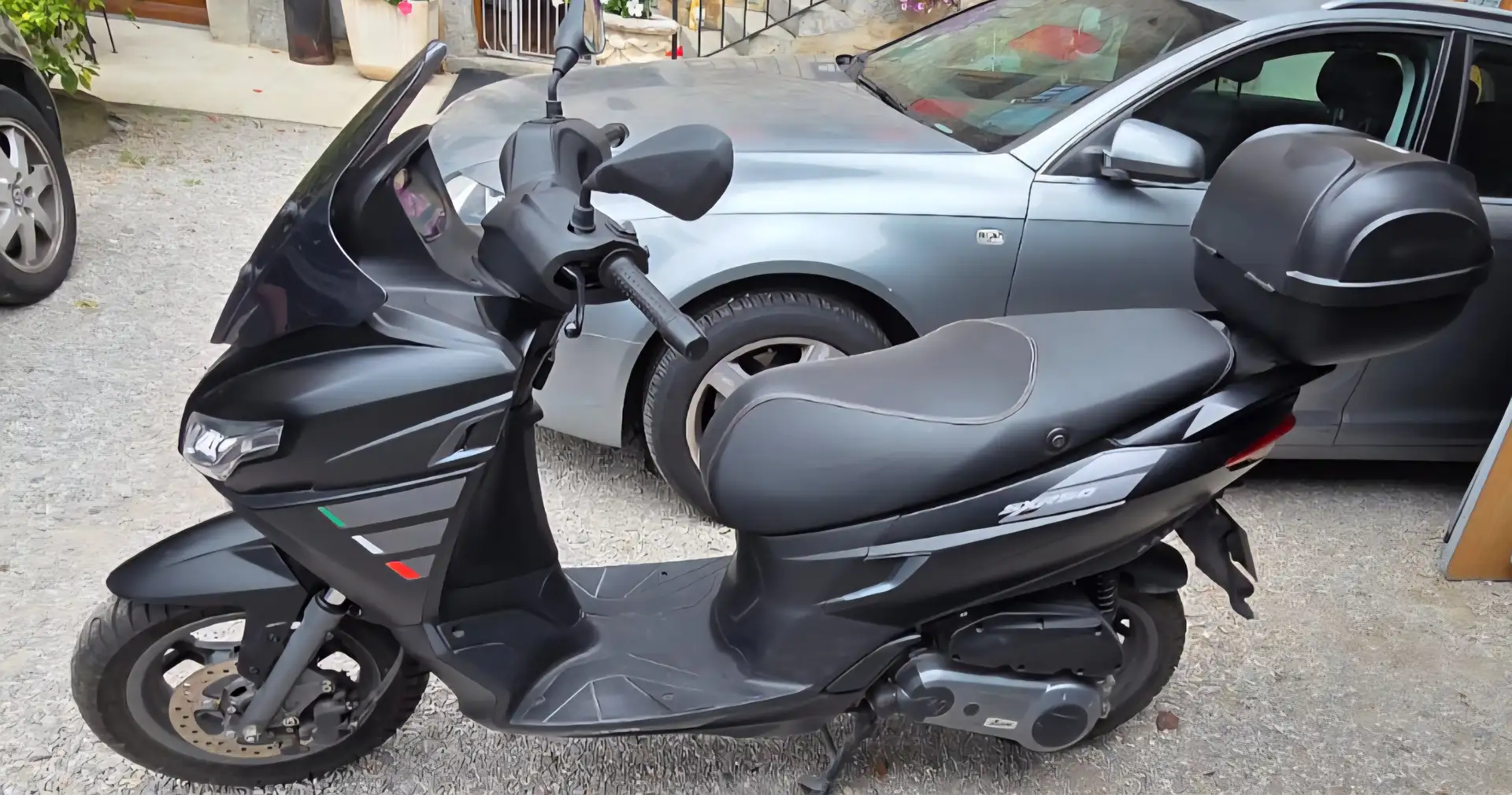 Aprilia SXR 50 Fekete - 2