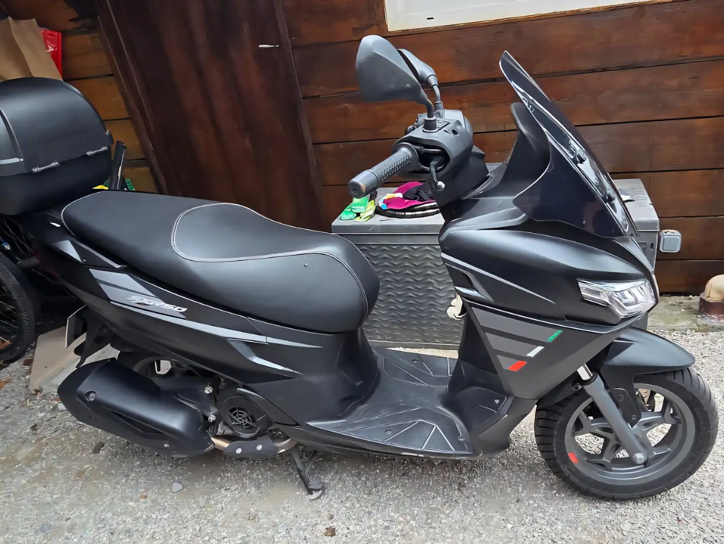 Aprilia SXR 50 Fekete - 1