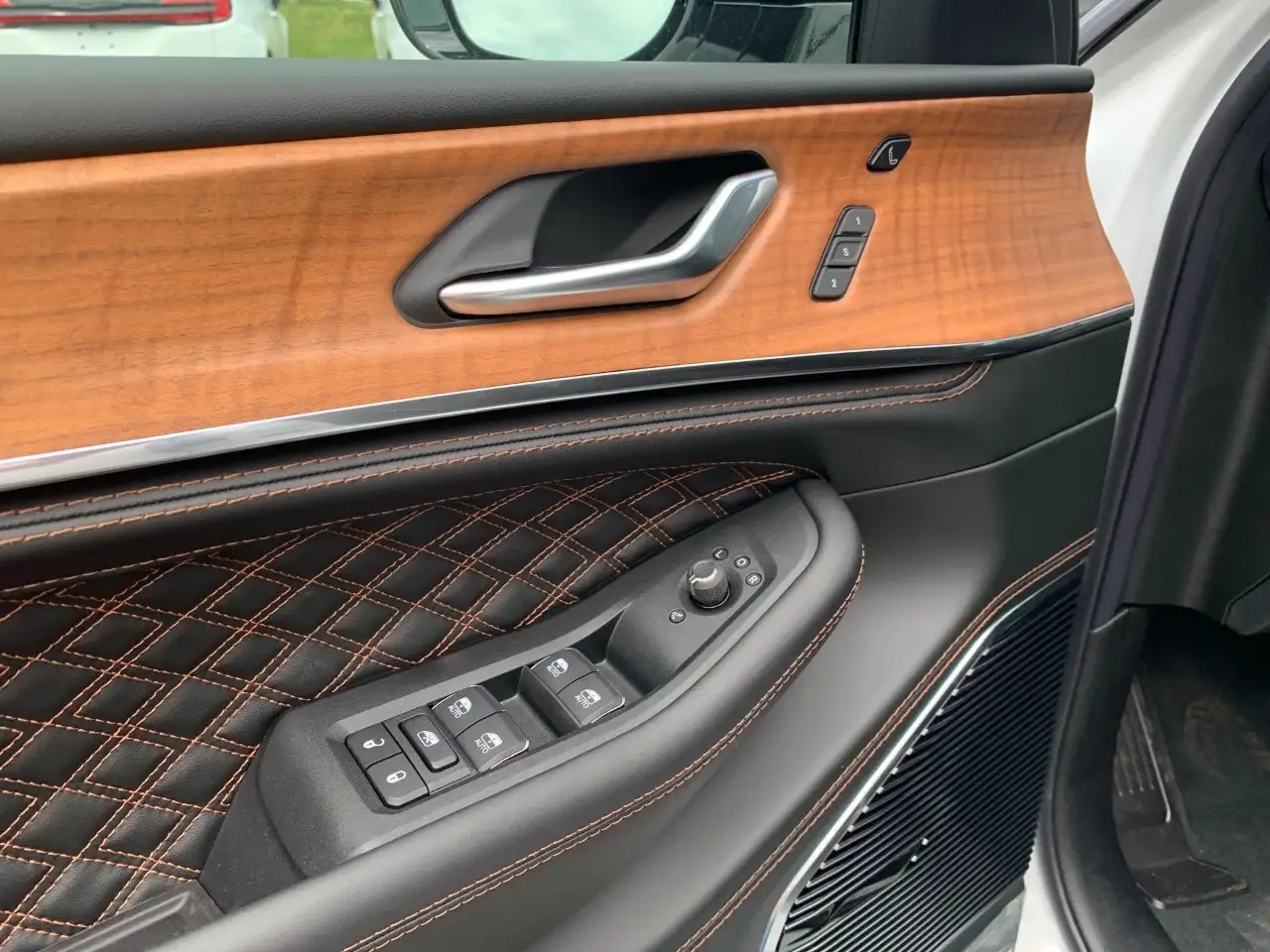 Jeep Grand Cherokee снимка Jeep Grand Cherokee