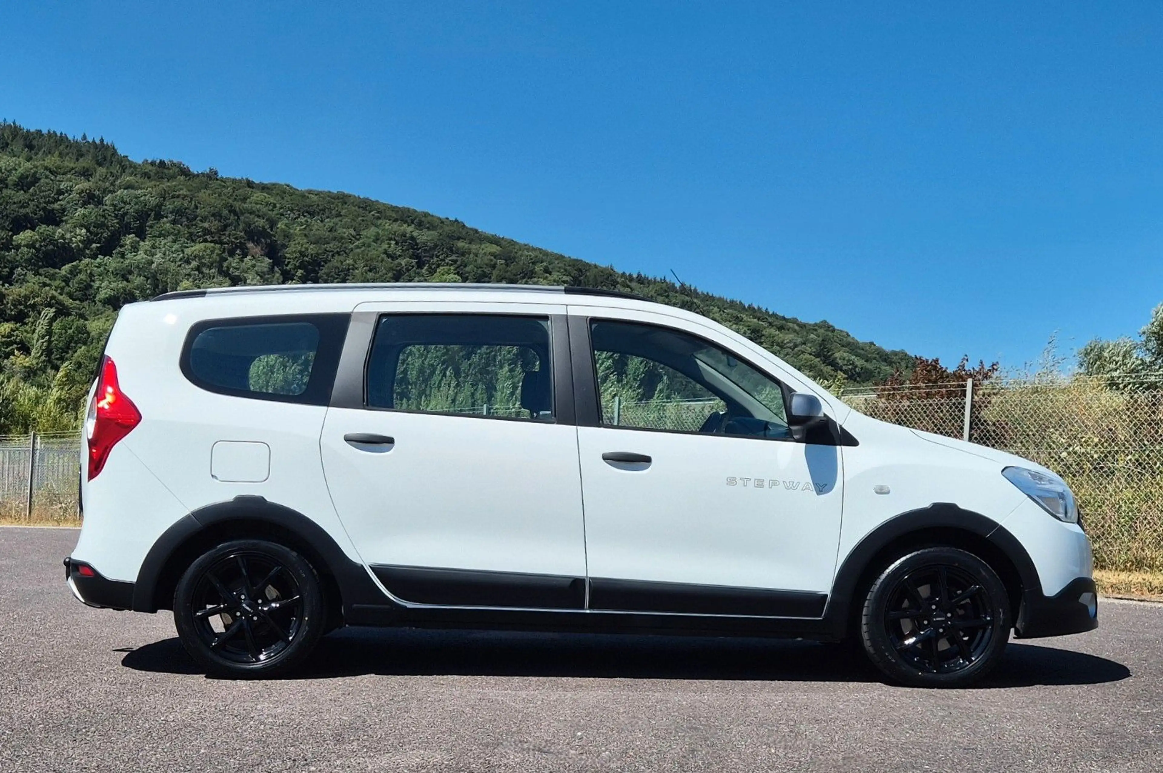 Dacia Lodgy 1.5 Blue dCi Stepway Plus, AHK. — photo 7